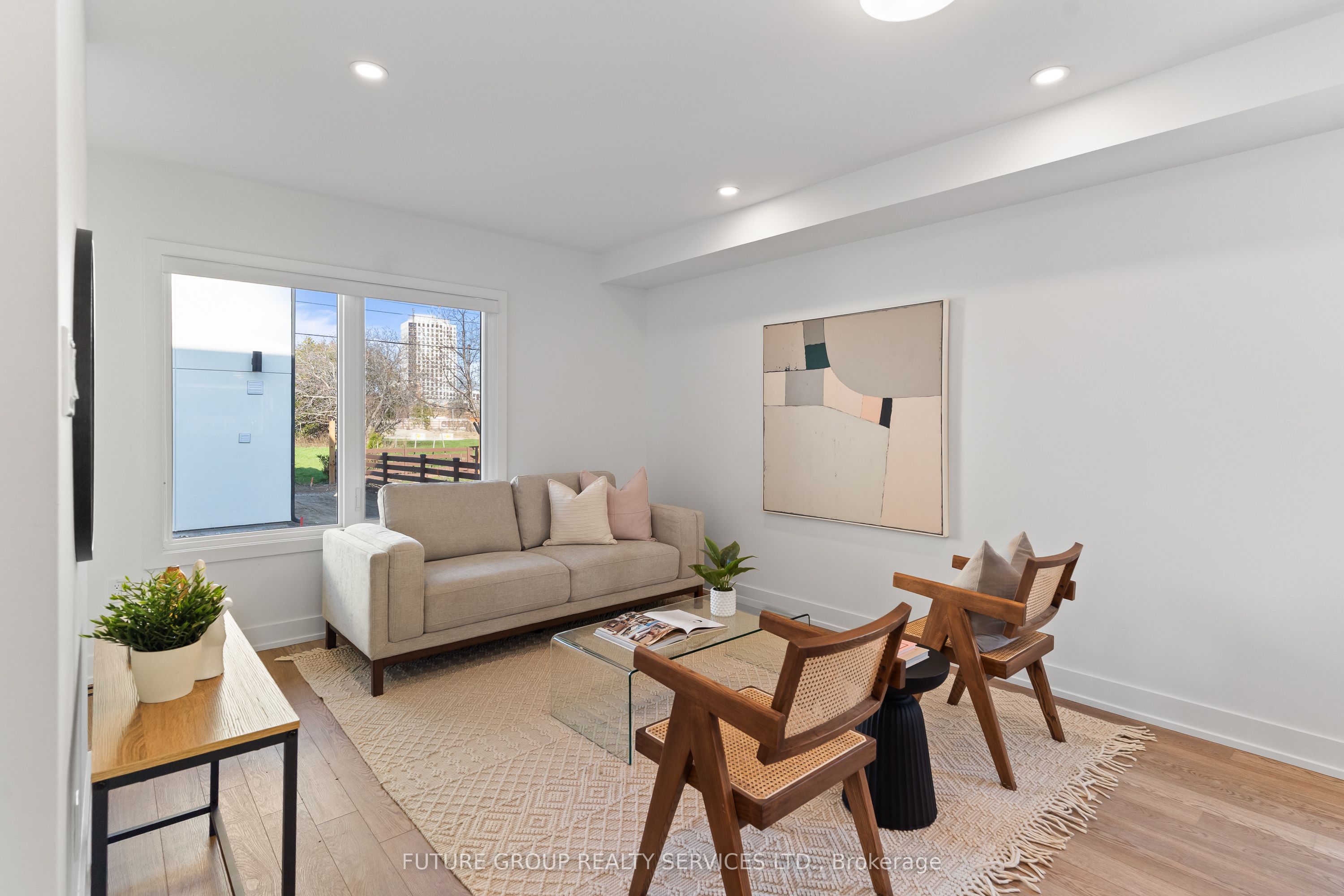 15 Acorn Avenue Unit 1, Toronto, ON M9B 3P7 photo 4