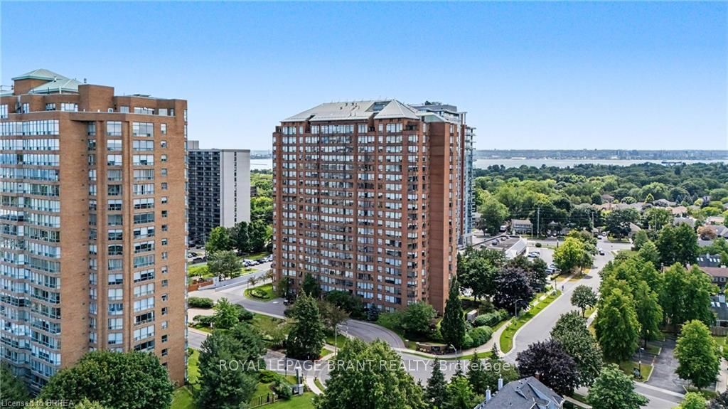 1270 Maple Crossing Boulevard 204, Burlington, ON L7S 2J3 photo 2