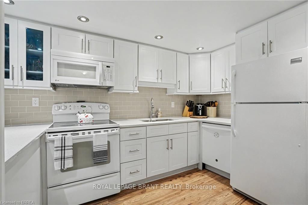 1270 Maple Crossing Boulevard 204, Burlington, ON L7S 2J3 photo 5