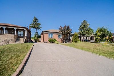 60 Dorking Crescent, Toronto, ON M3M 2B6 photo 3