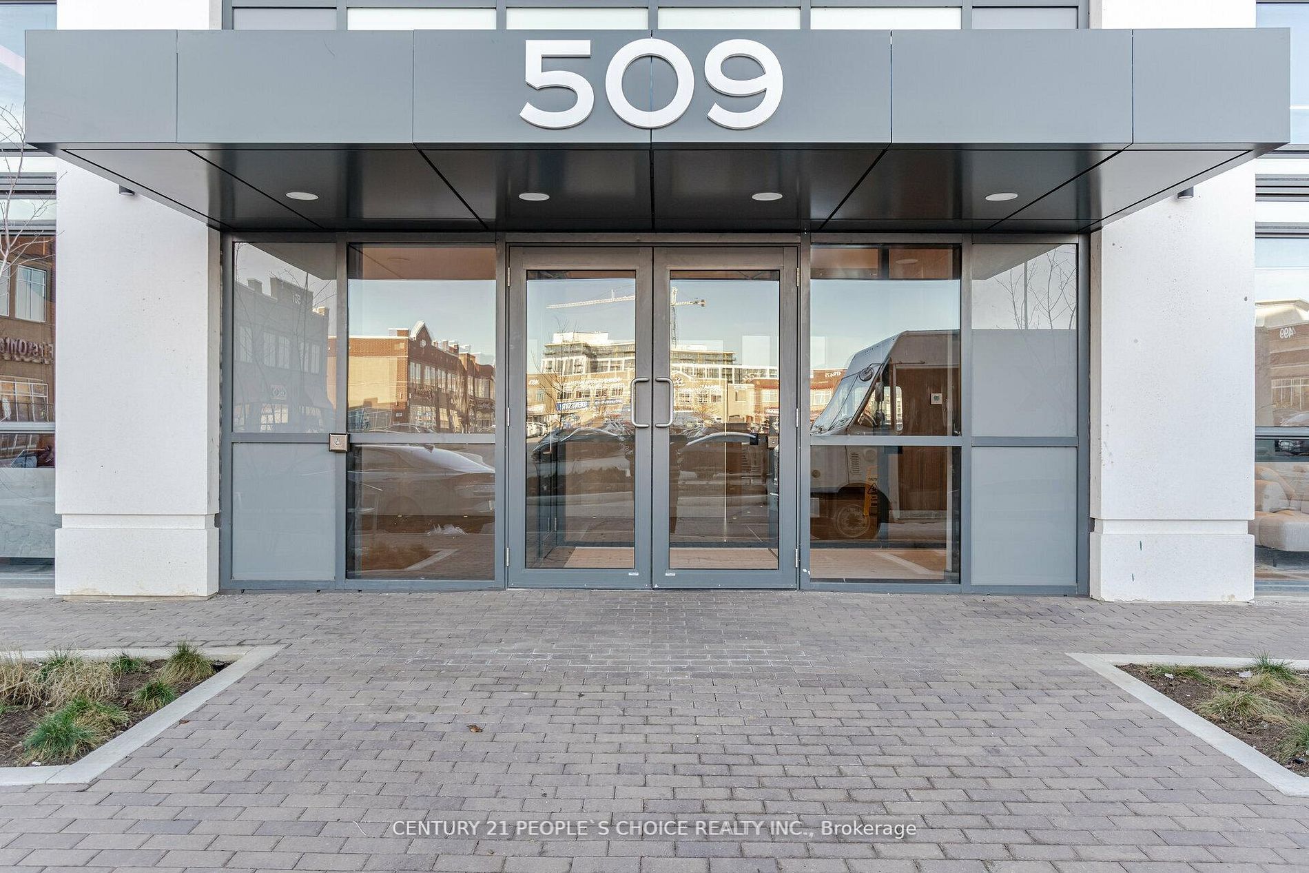 509 Dundas Street W 711, Oakville, ON L6M 4M2 photo 2