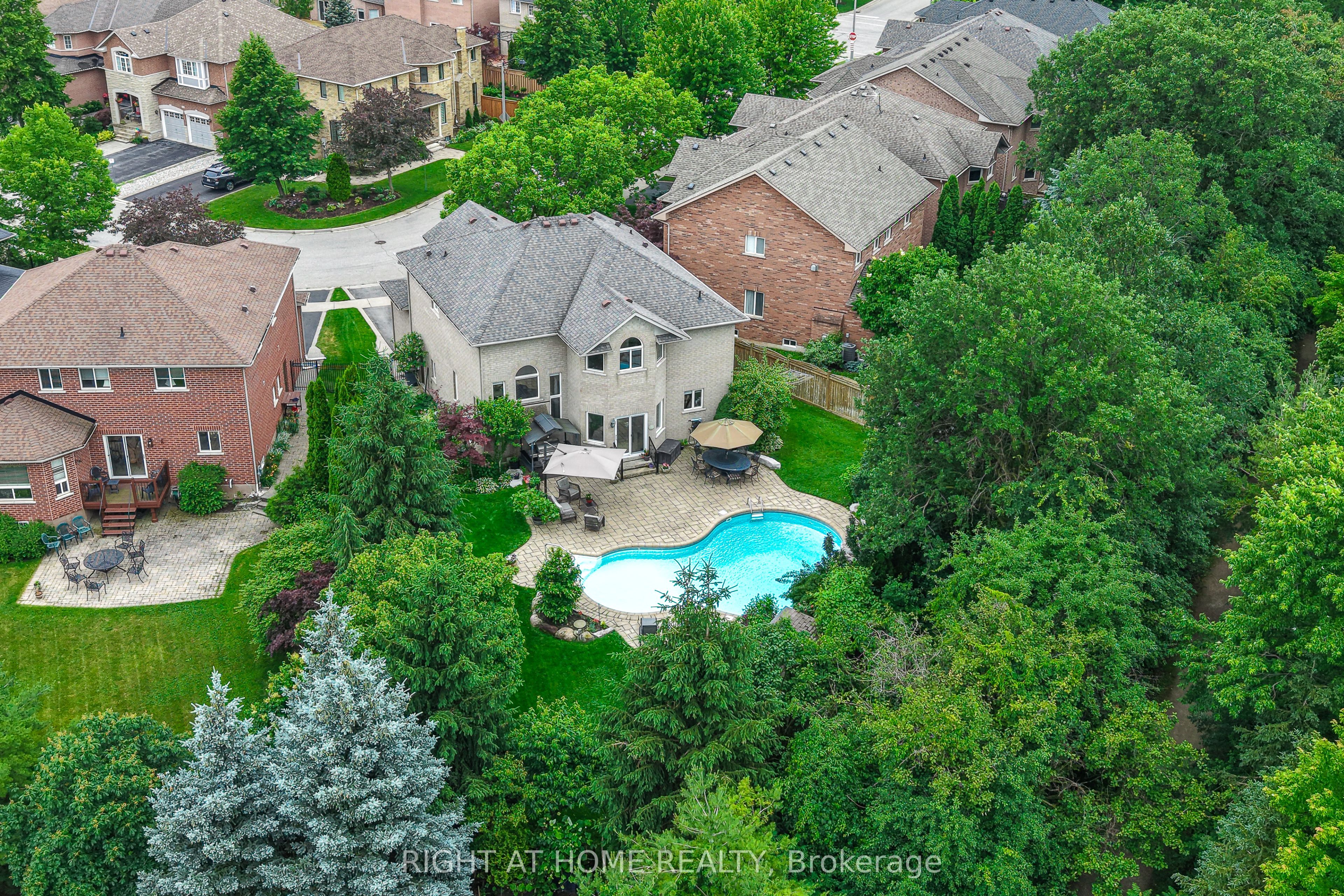 2275 Whitecliffe Way, Oakville, ON L6M 4W3 photo 2
