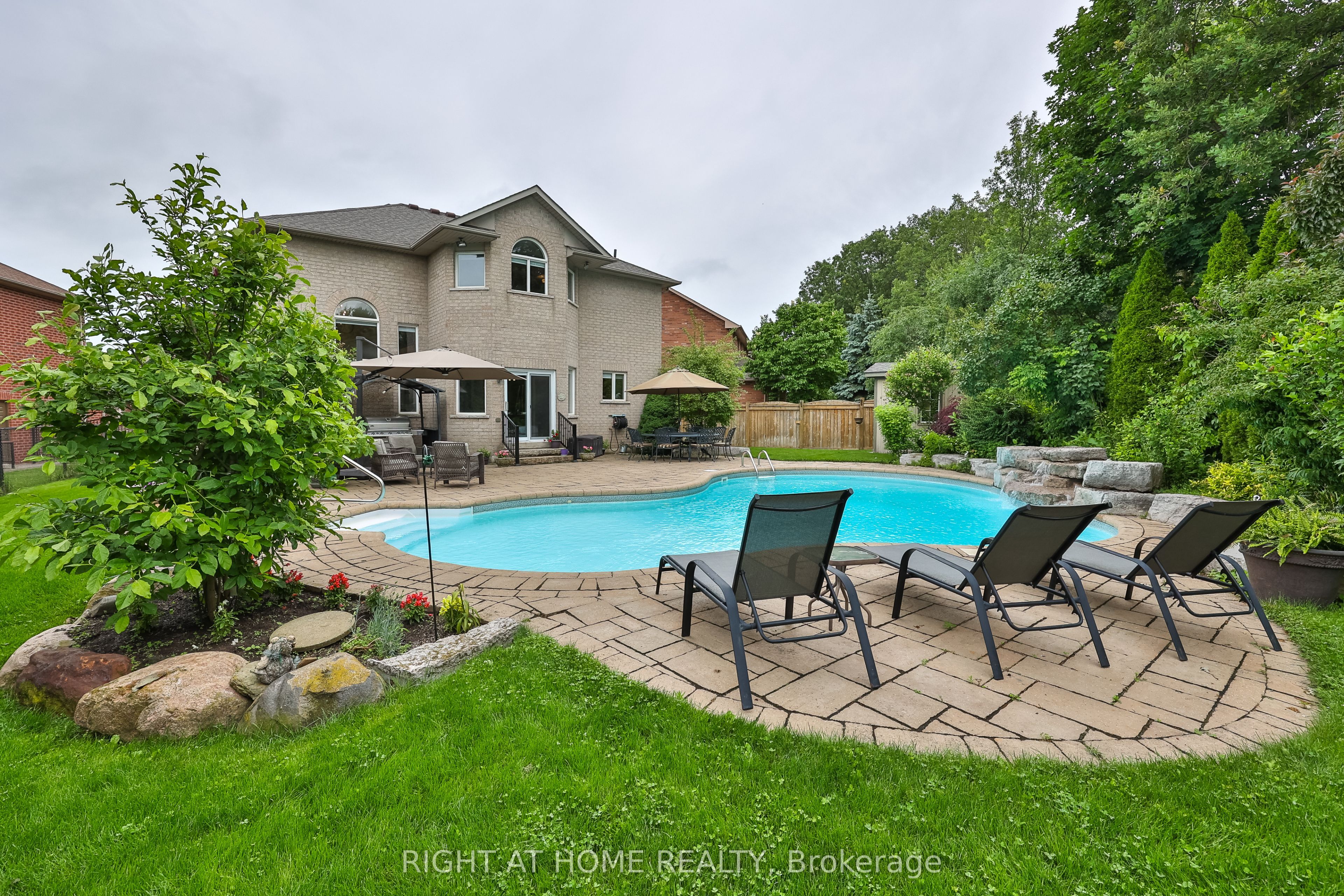 2275 Whitecliffe Way, Oakville, ON L6M 4W3 photo 3