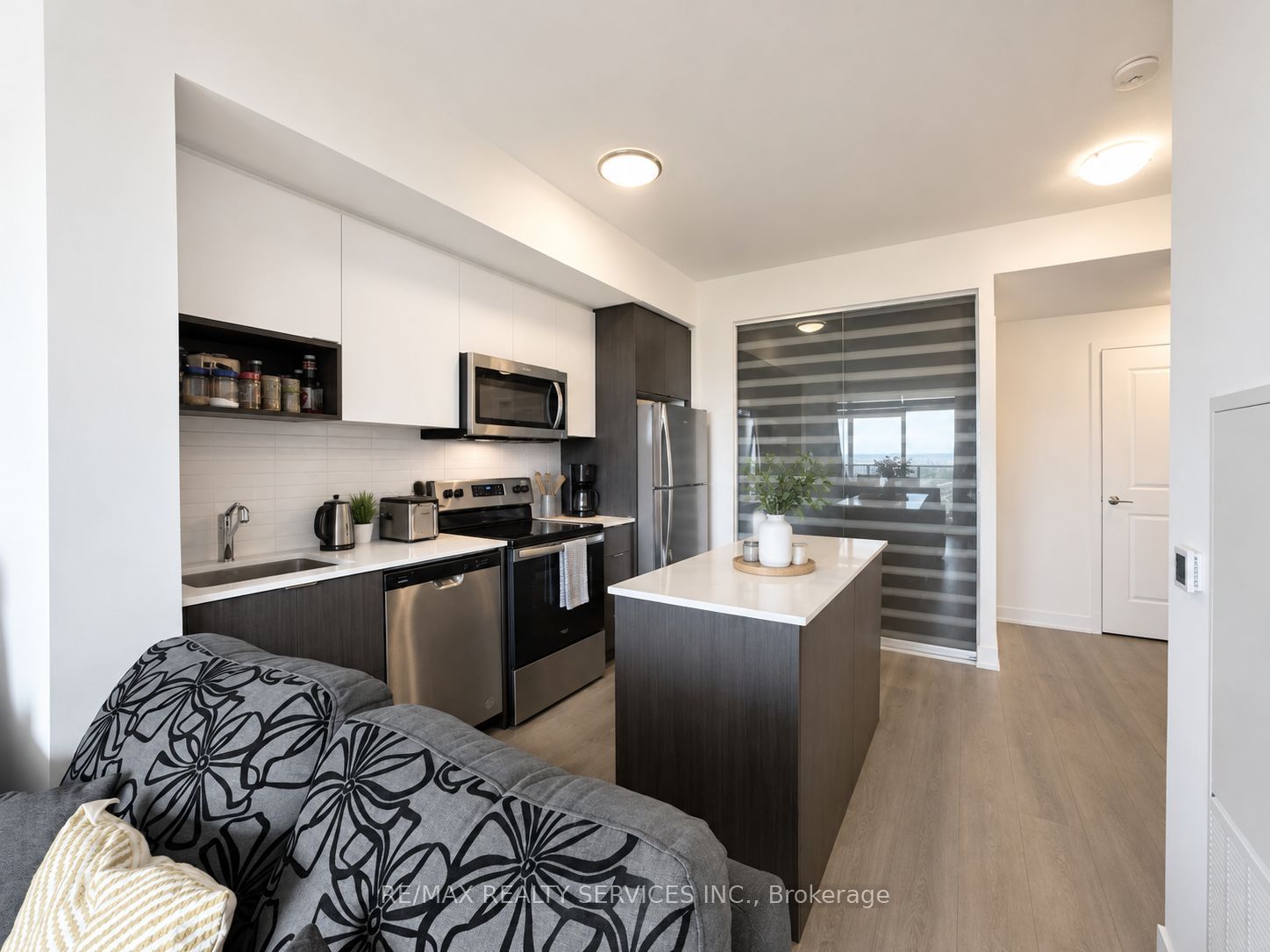 202 Burnhamthorpe Road E 2108, Mississauga, ON L5A 0B2