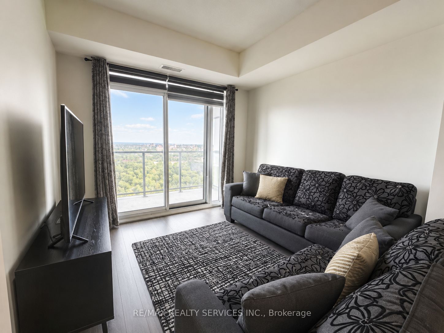 202 Burnhamthorpe Road E 2108, Mississauga, ON L5A 0B2 photo 2