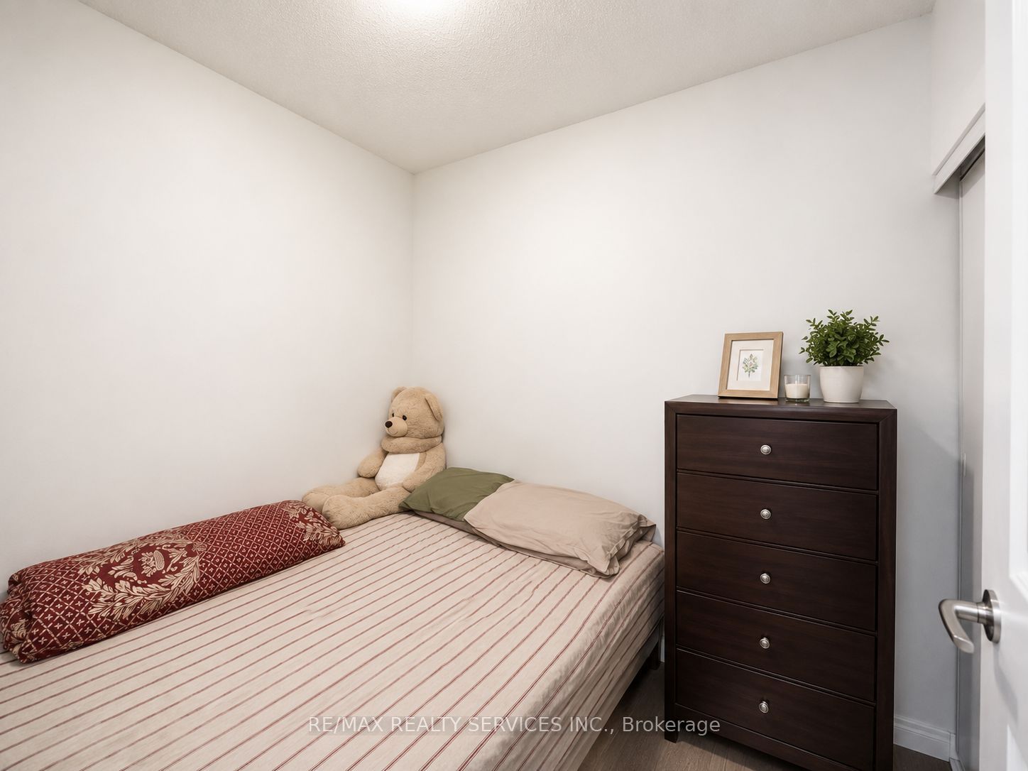 202 Burnhamthorpe Road E 2108, Mississauga, ON L5A 0B2 photo 3