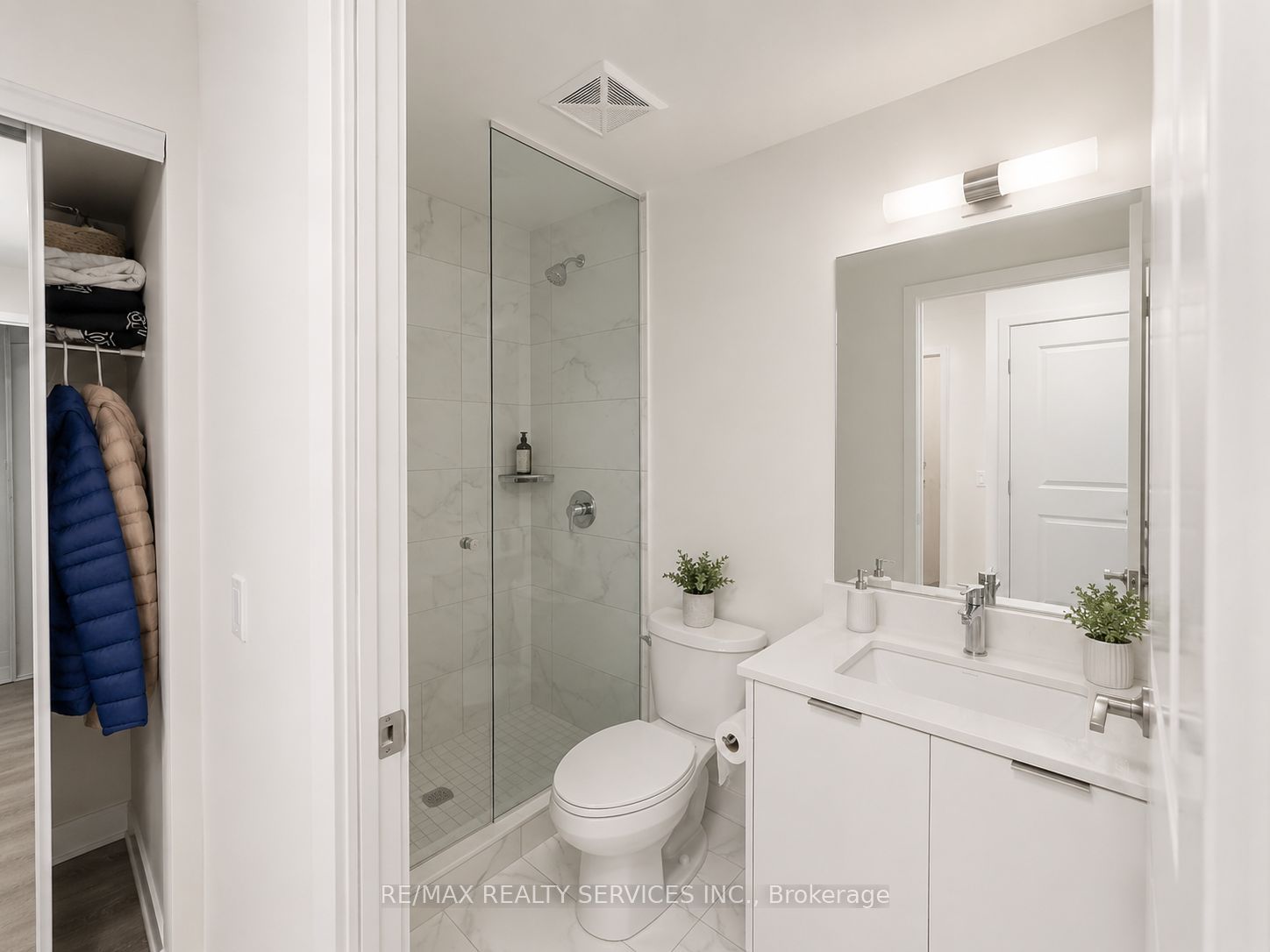 202 Burnhamthorpe Road E 2108, Mississauga, ON L5A 0B2 photo 5