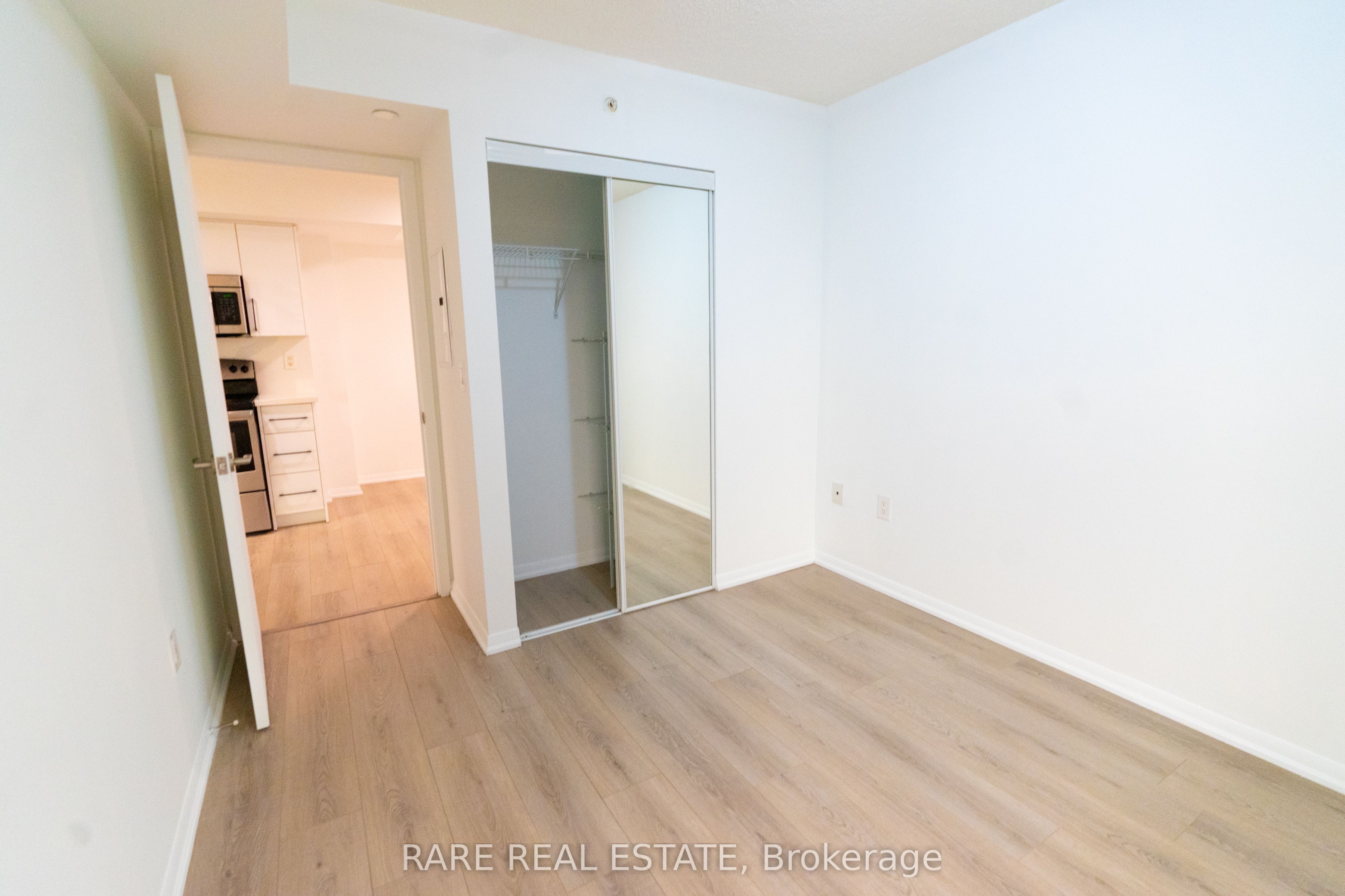 830 Lawrence Avenue W 1007, Toronto, ON M6A 0B6 photo 4