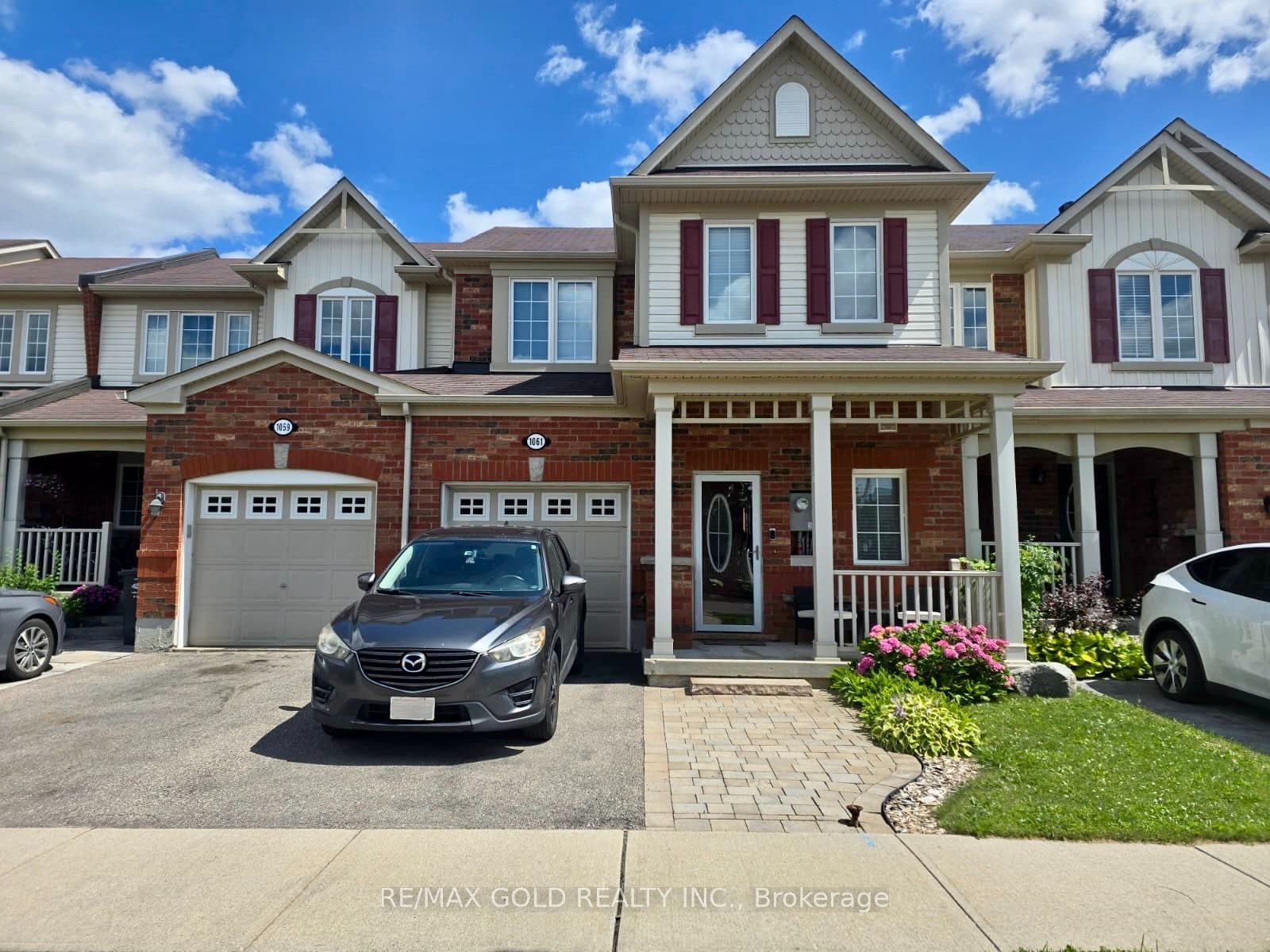 1061 Nadalin Heights, Milton, ON L9T 8H3