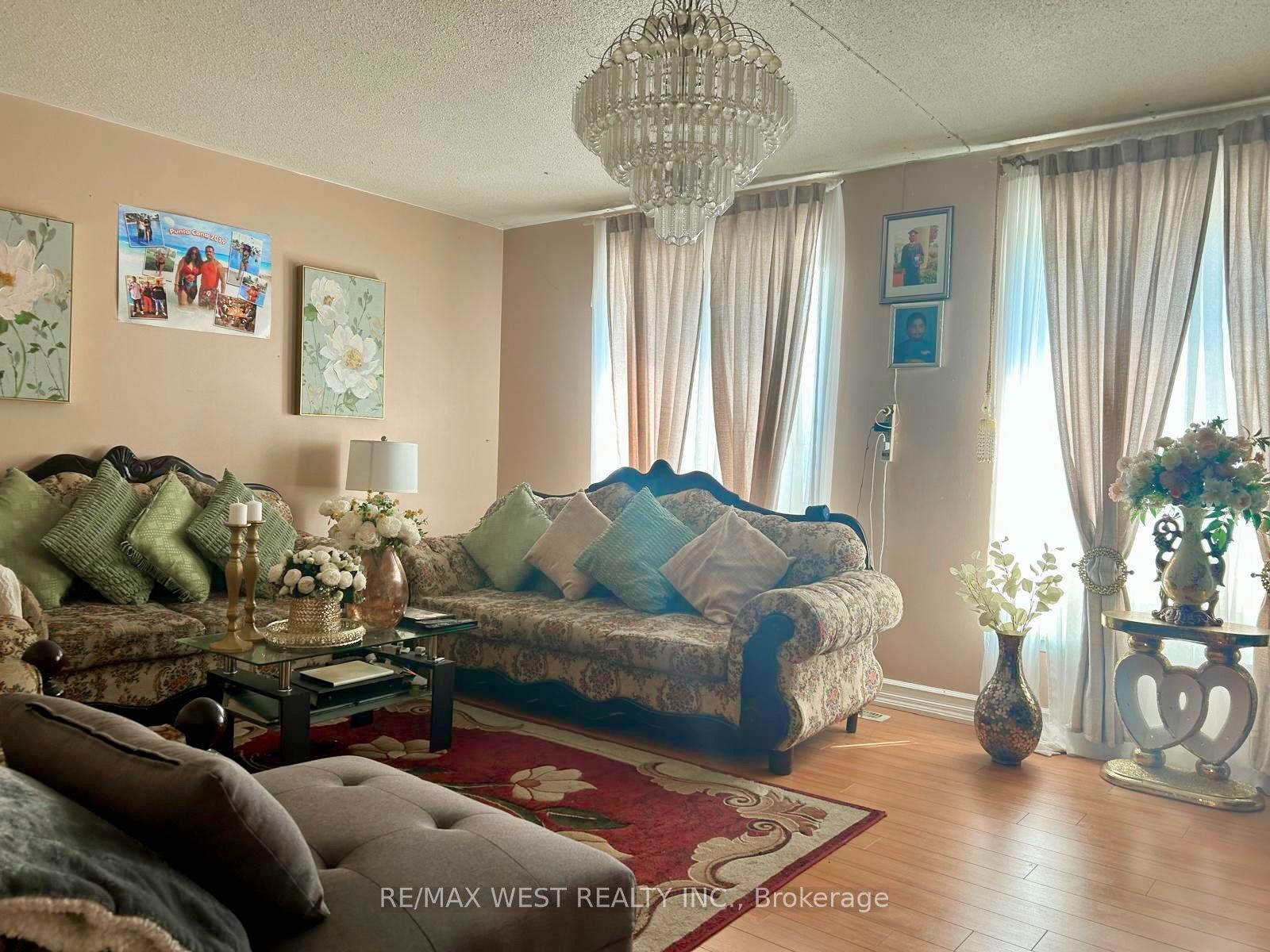 6450 Finch Avenue W 134, Toronto, ON M9V 1T4 photo 4