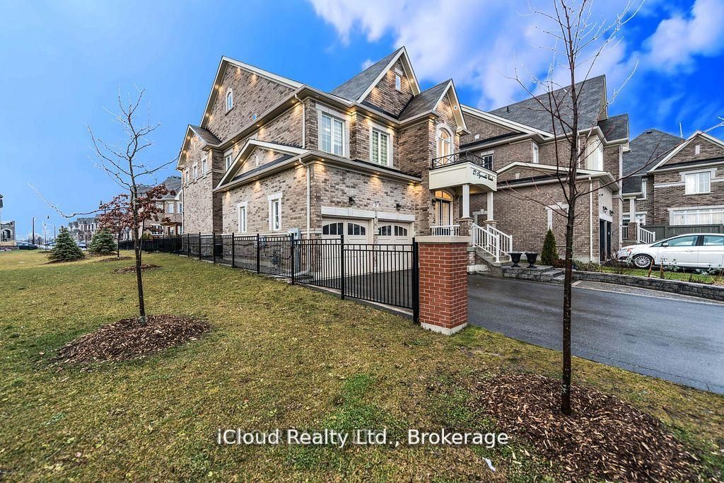 27 Tysonville Circle, Brampton, ON L7A 4A6 photo 2