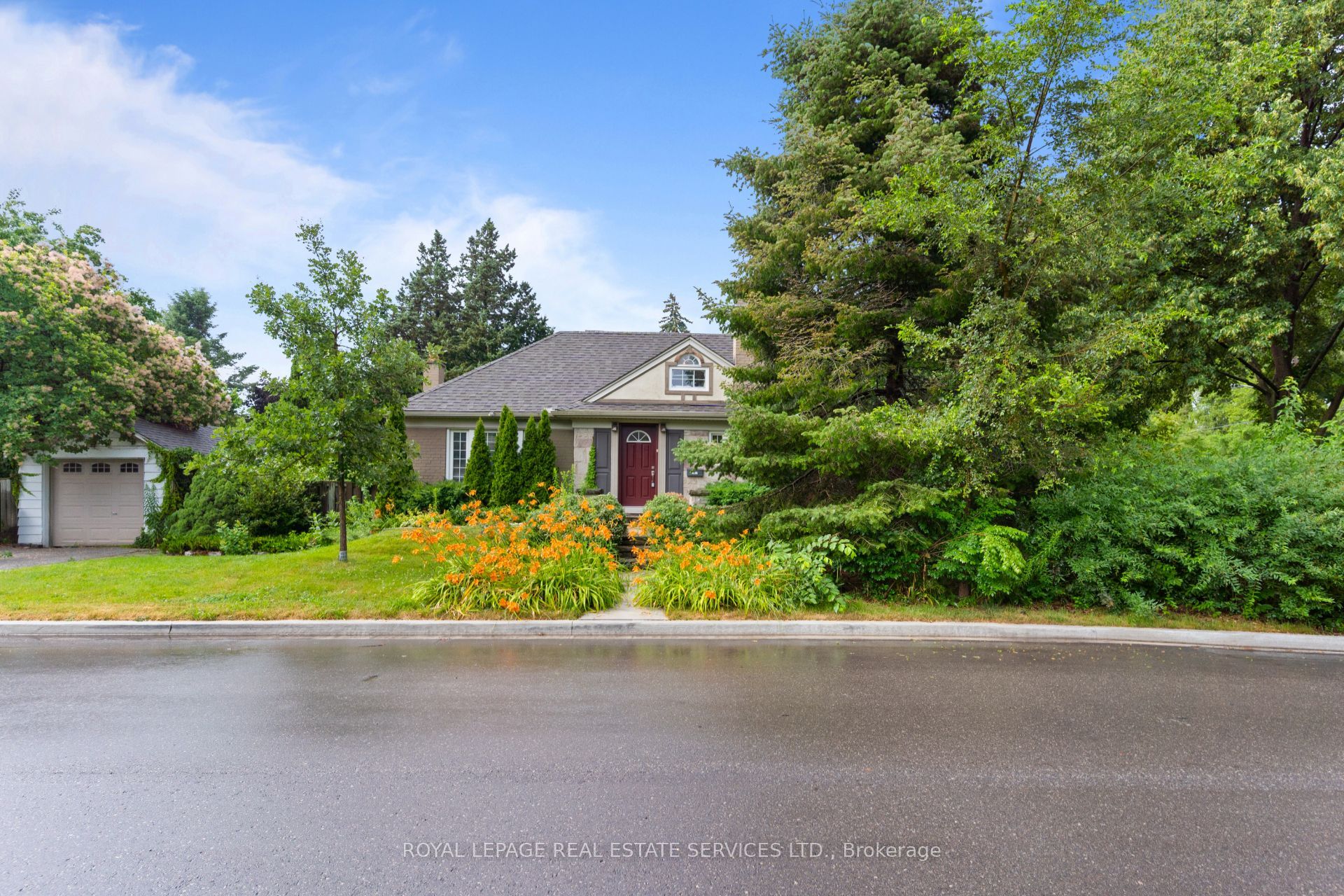 2 Glenroy Avenue, Toronto, ON M8Y 3X8 photo 2