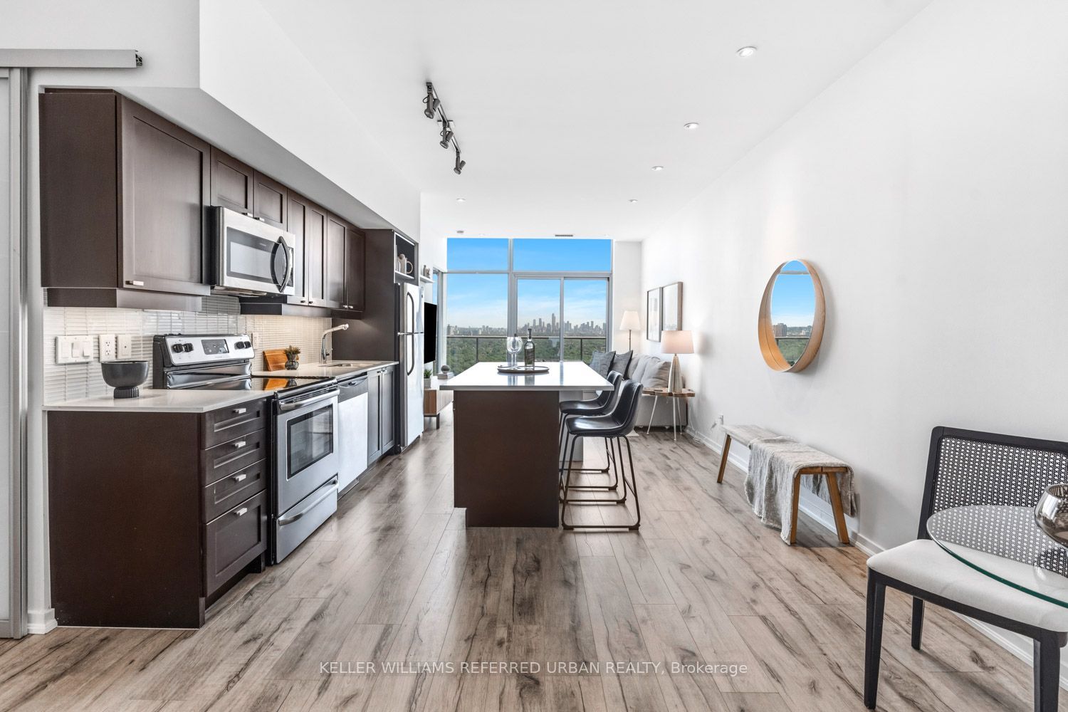105 The Queensway PH3513, Toronto, ON M6S 5B5 photo 4