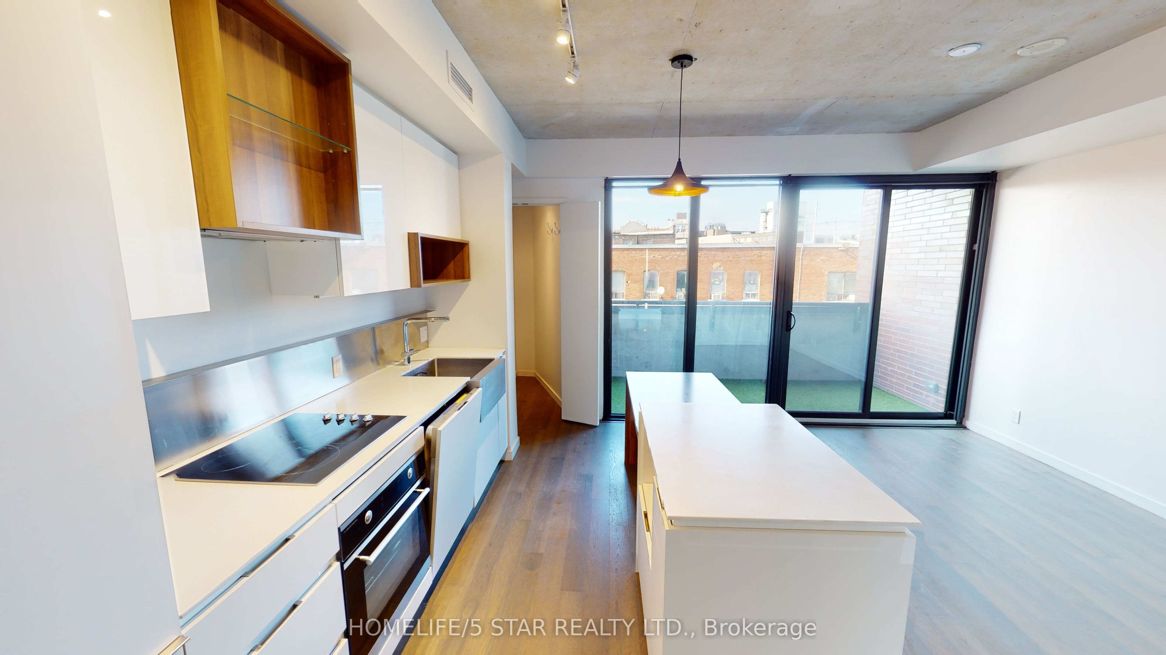 383 Sorauren Avenue 310, Toronto, ON M6R 0A4 photo 2