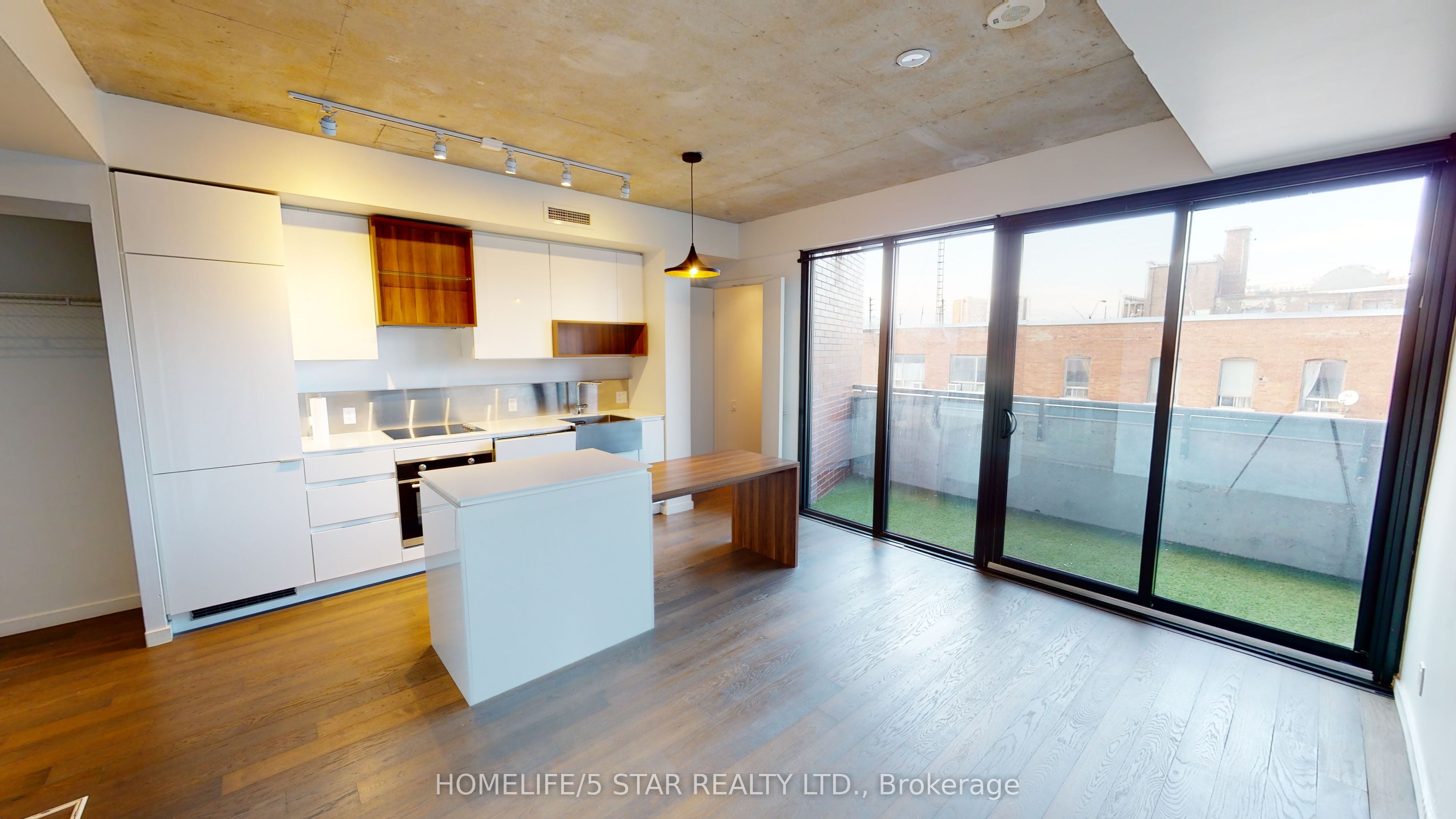 383 Sorauren Avenue 310, Toronto, ON M6R 0A4 photo 3