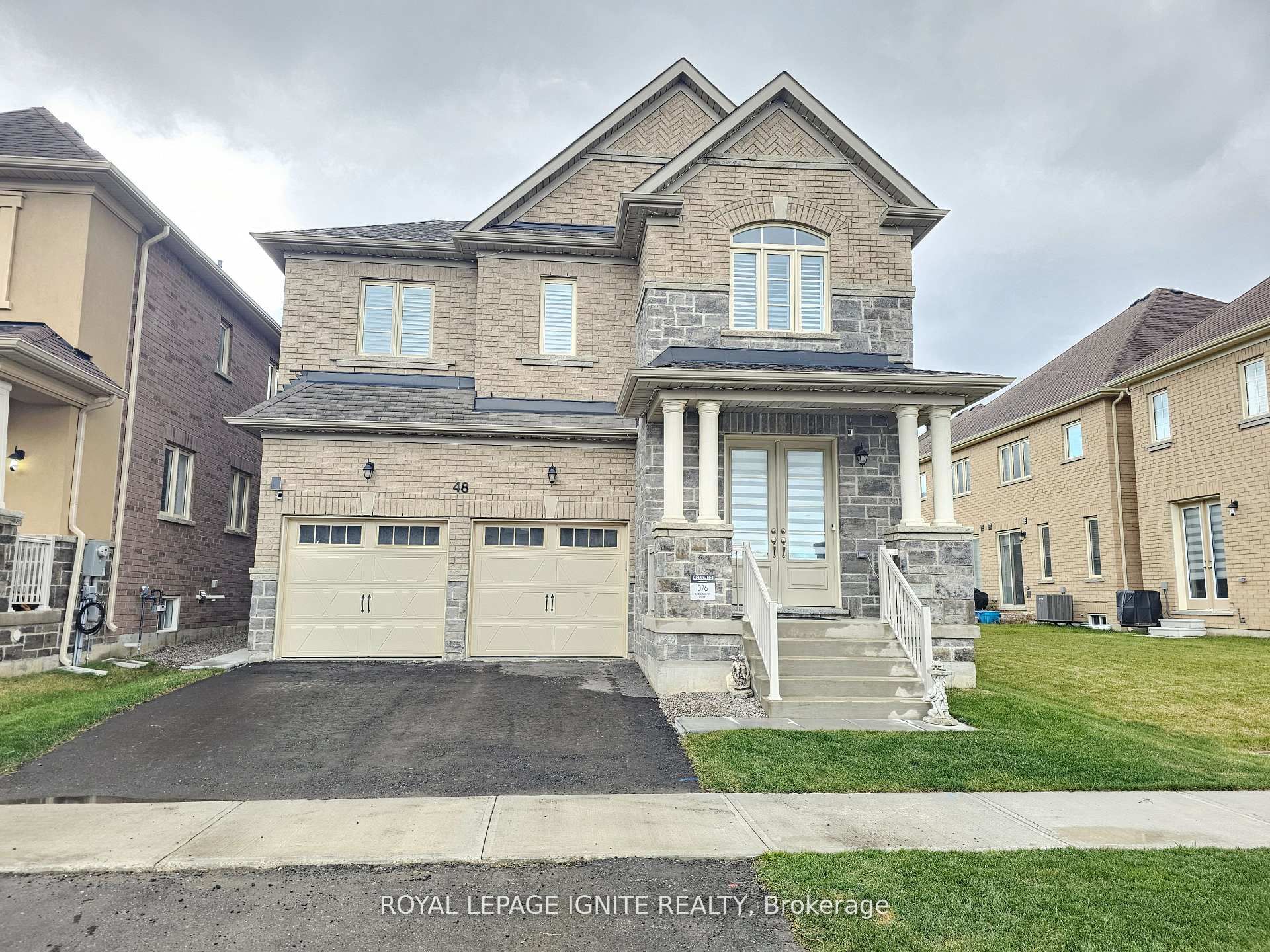 48 Duxbury Road, Brampton, ON L6R 4E3