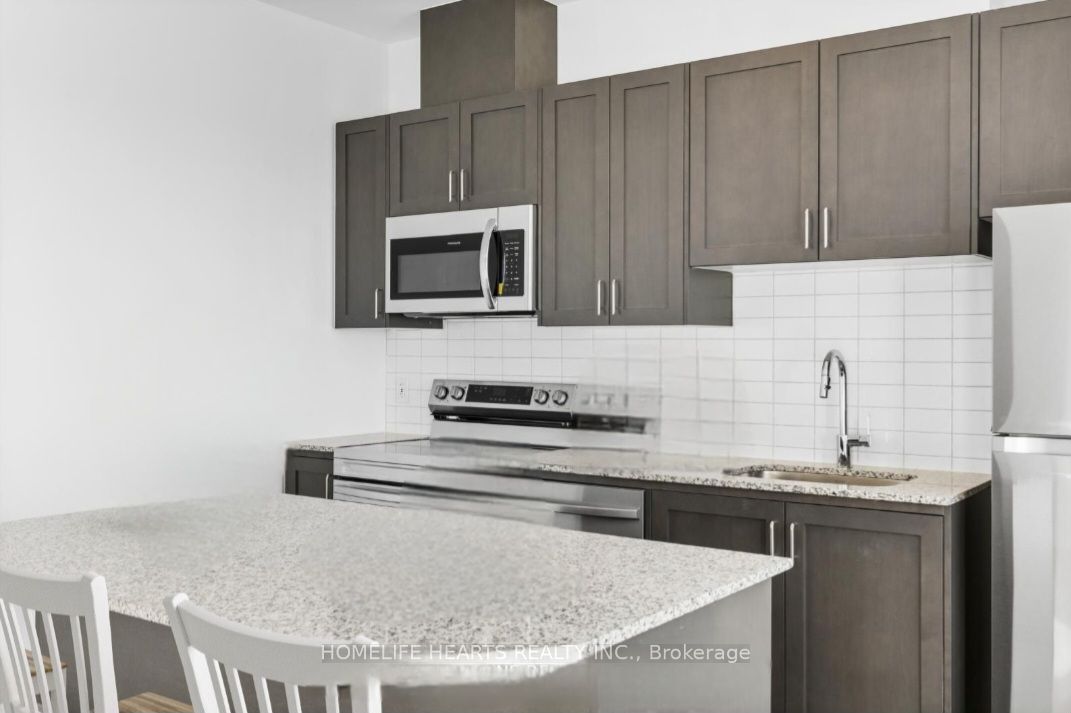3285 Carding Mill Trail 403, Oakville, ON L6M 1S1 photo 2