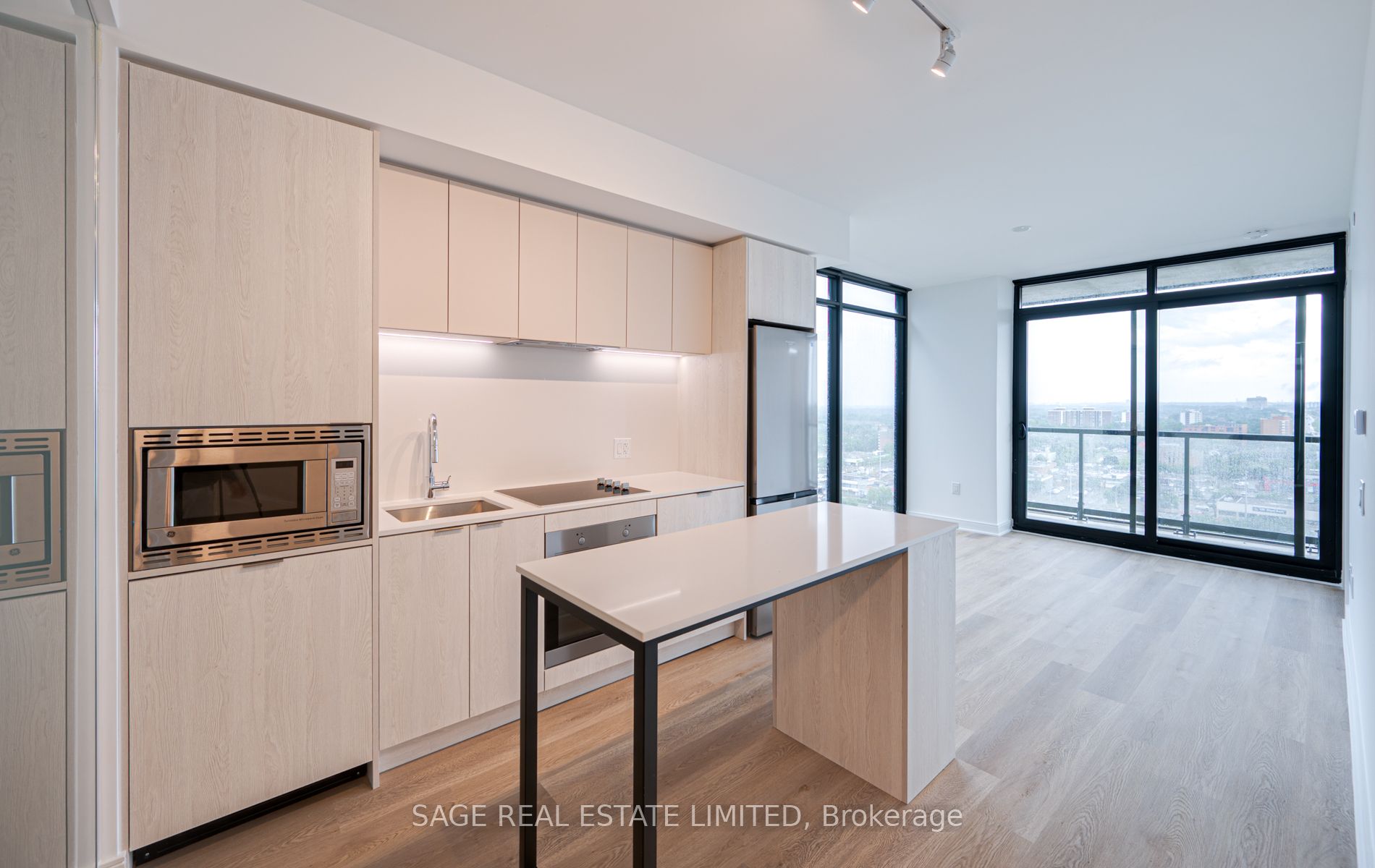 86 Dundas Street E 1601, Mississauga, ON L5A 0B1 photo 2