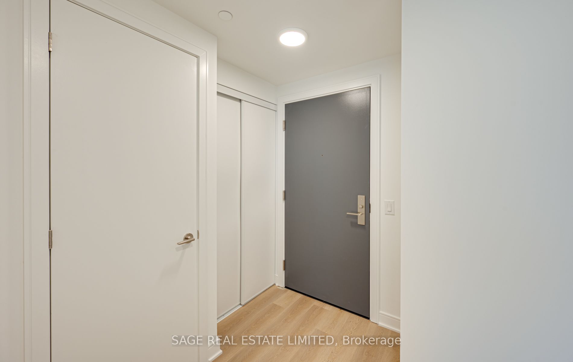 86 Dundas Street E 1601, Mississauga, ON L5A 0B1 photo 4