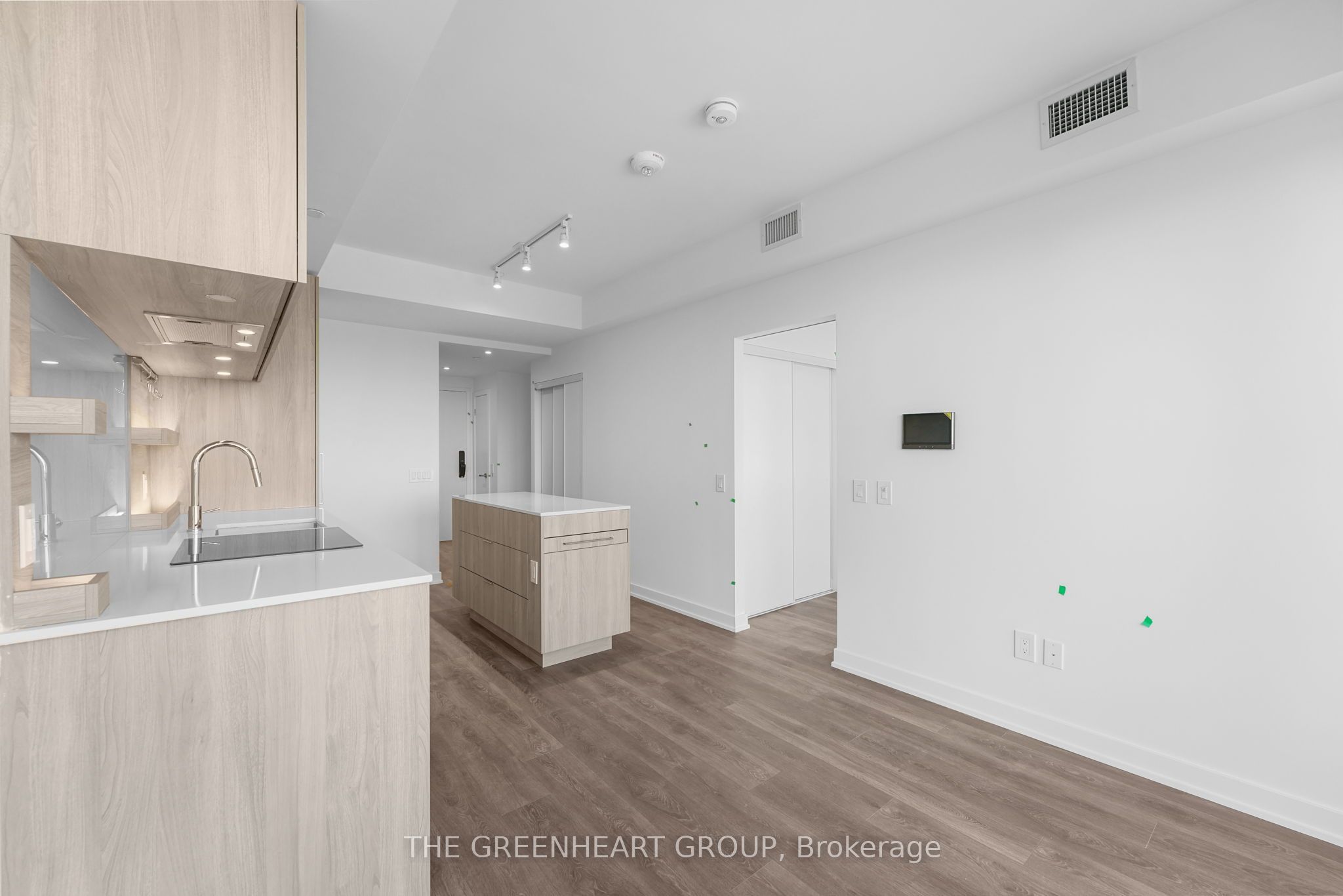 28 Ann Street 1006, Mississauga, ON L5G 0E1 photo 3
