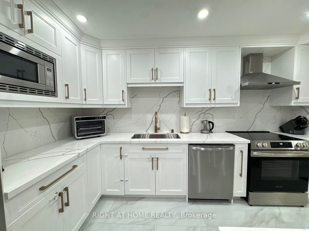 716 The West Mall N/A 1507, Toronto, ON M9C 4X6 photo 3