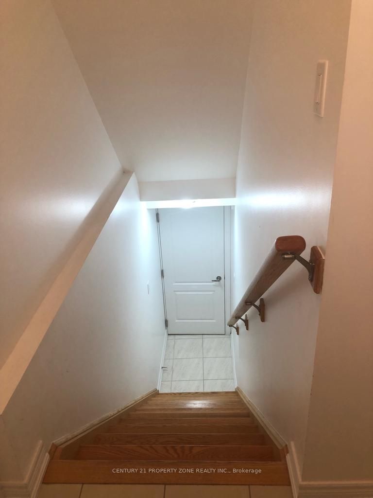 19 Angelgate ( Basement) Road, Brampton, ON L6Y 0X8 photo 2