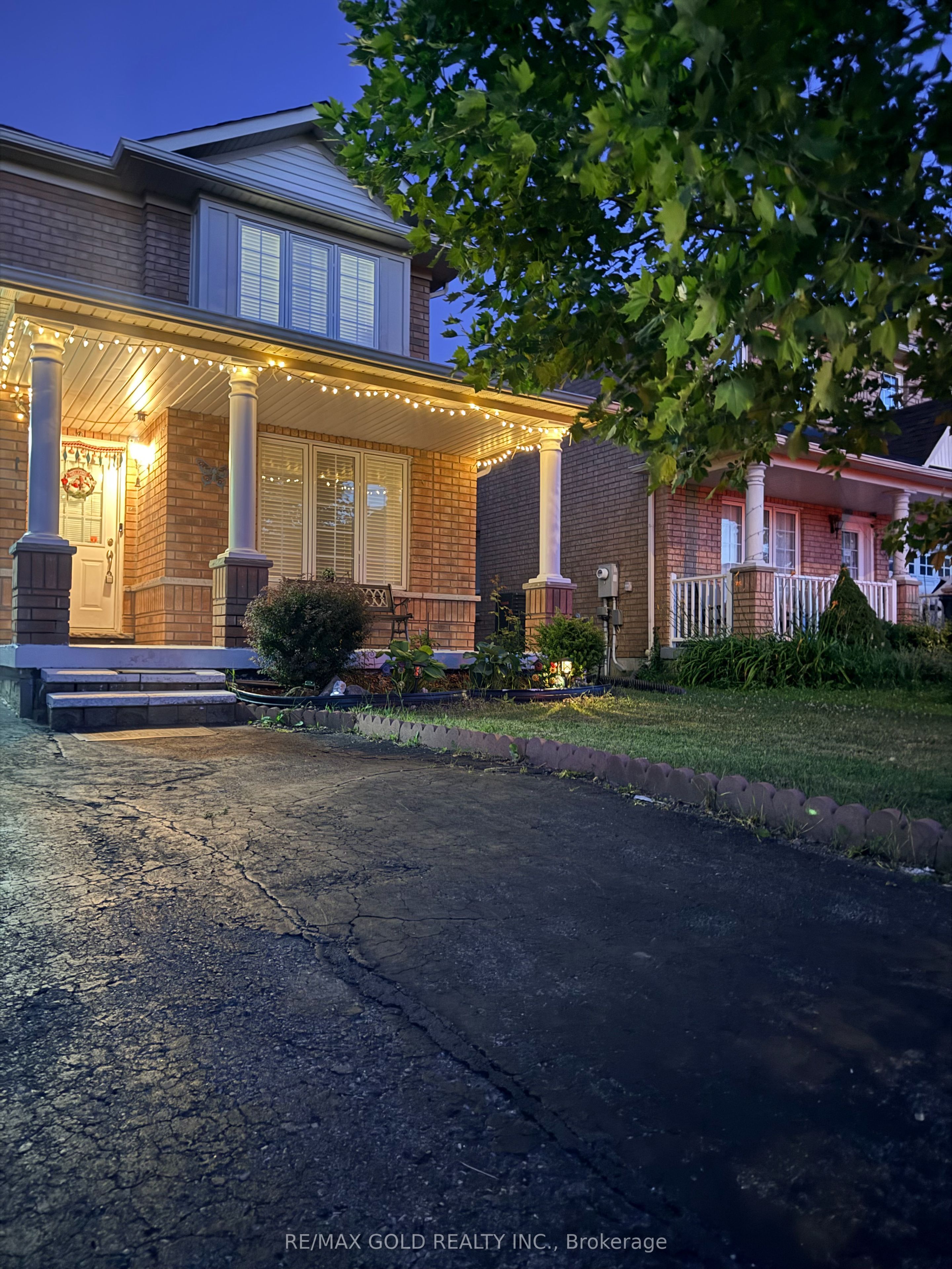 24 Junction Crescent, Brampton, ON L7A 2G6 photo 3