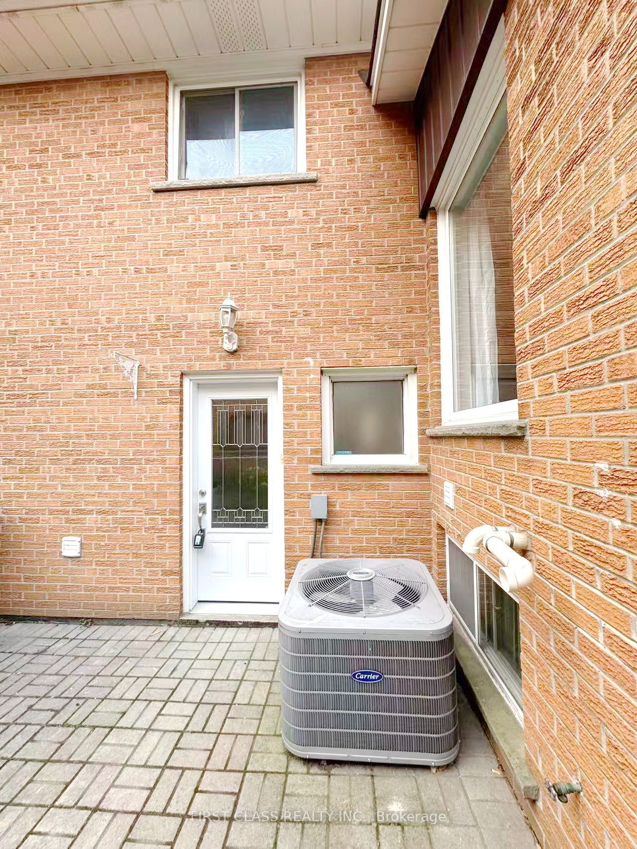 1353 Myron Drive lower unit, Mississauga, ON L5E 2N5 photo 3