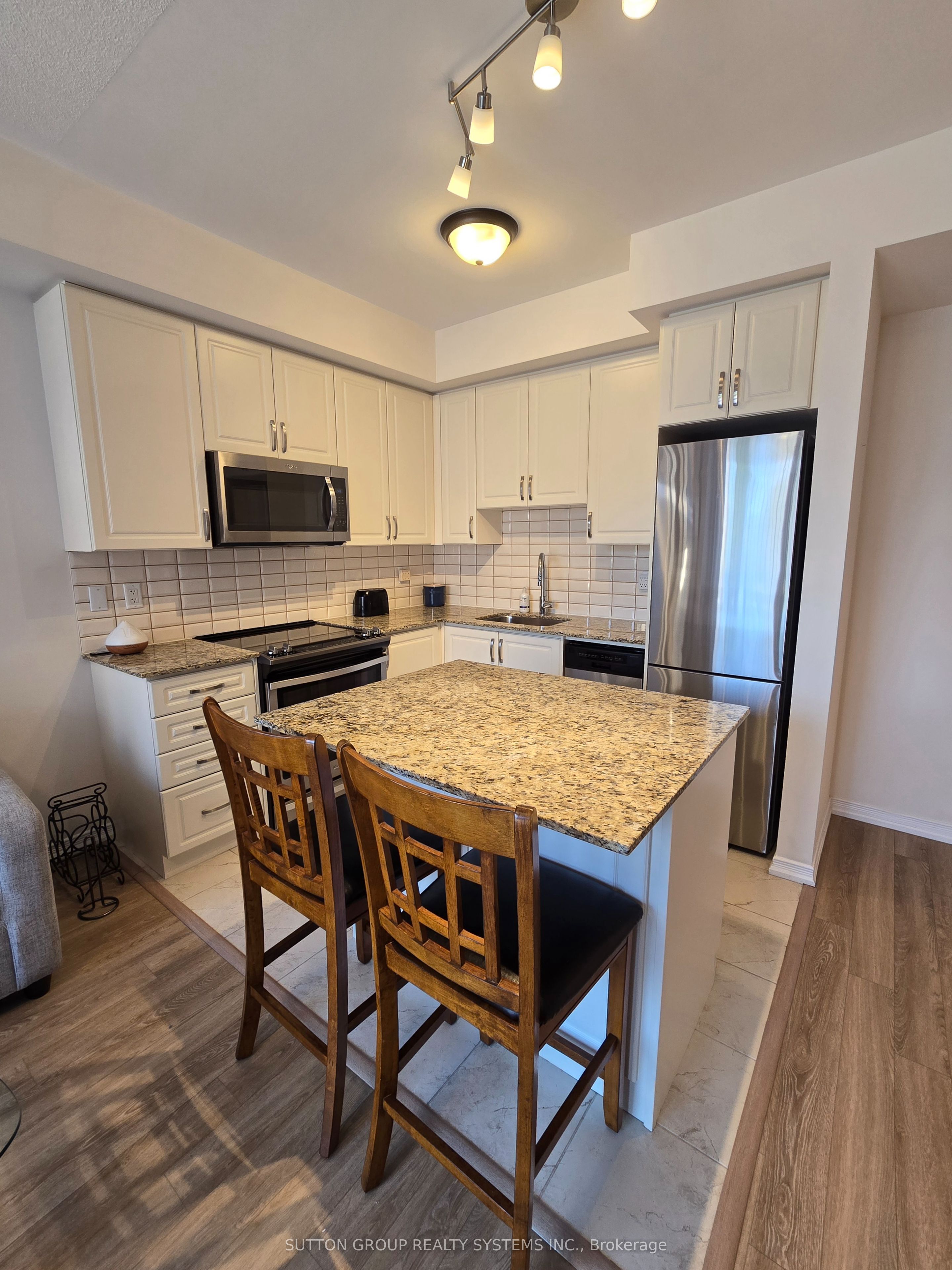 34 Fieldway Road 126, Toronto, ON M8Z 0E3