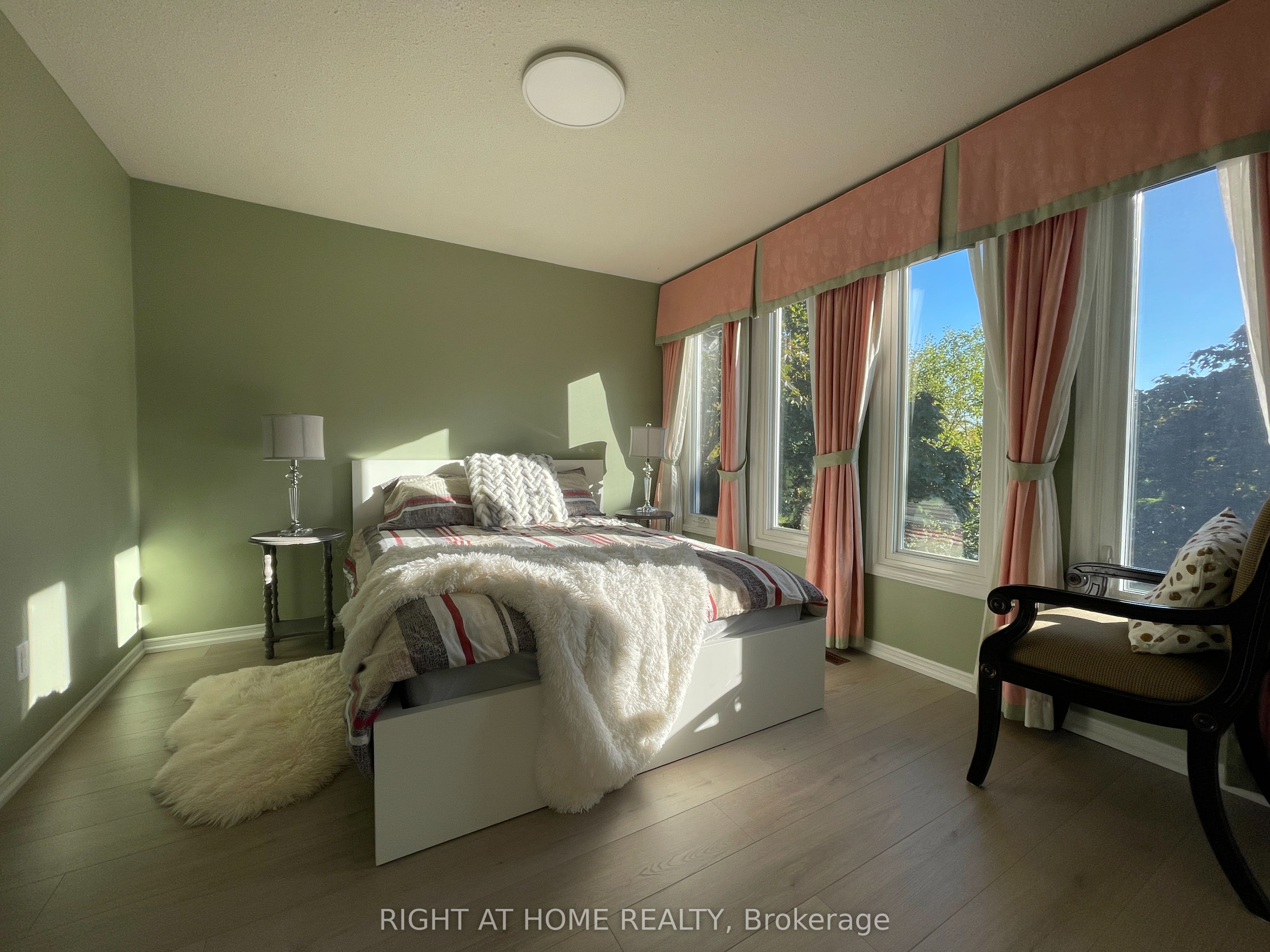 1163 Rosethorne Road Upper, Oakville, ON L6M 1H5