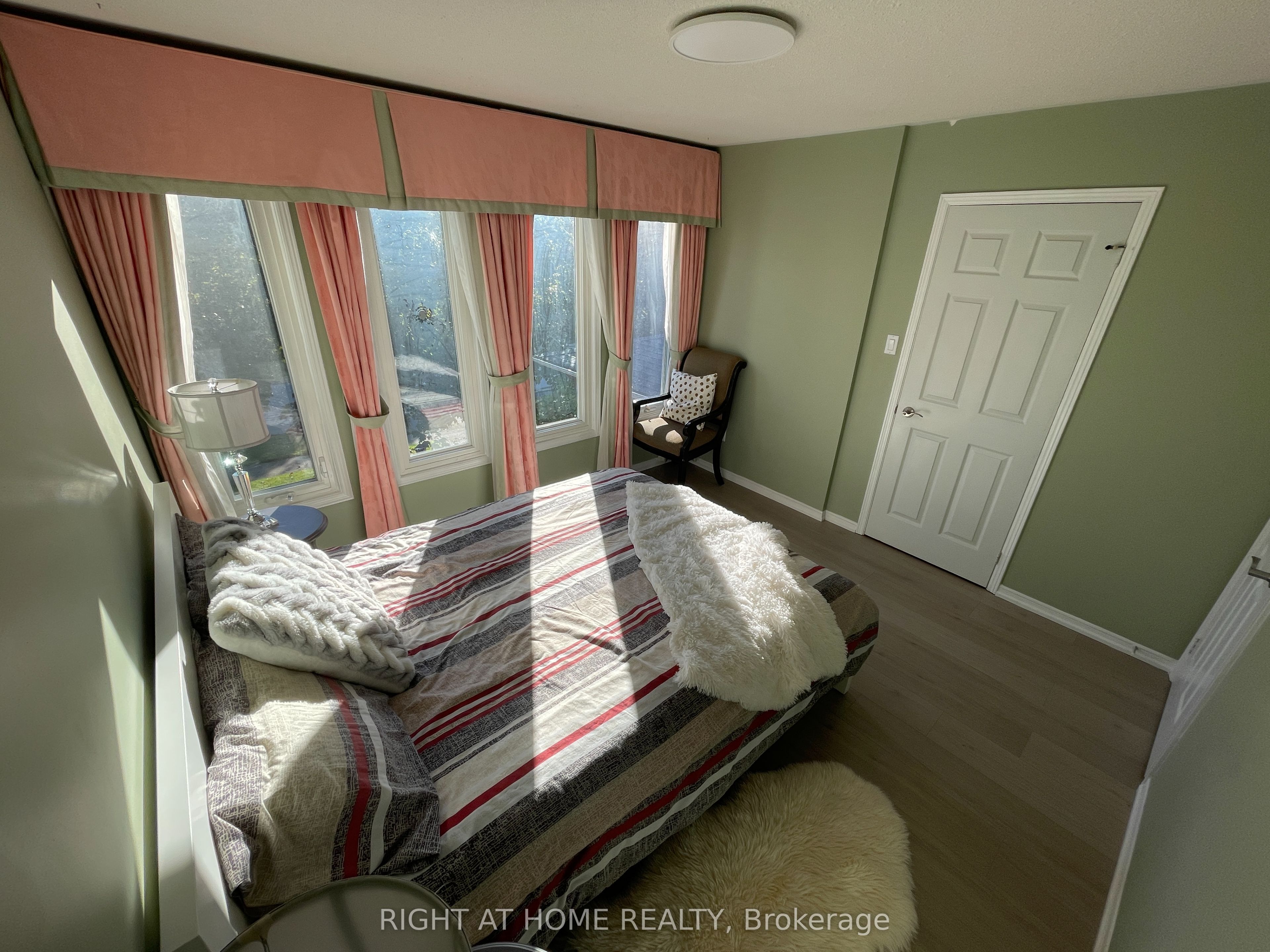 1163 Rosethorne Road Upper, Oakville, ON L6M 1H5 photo 4