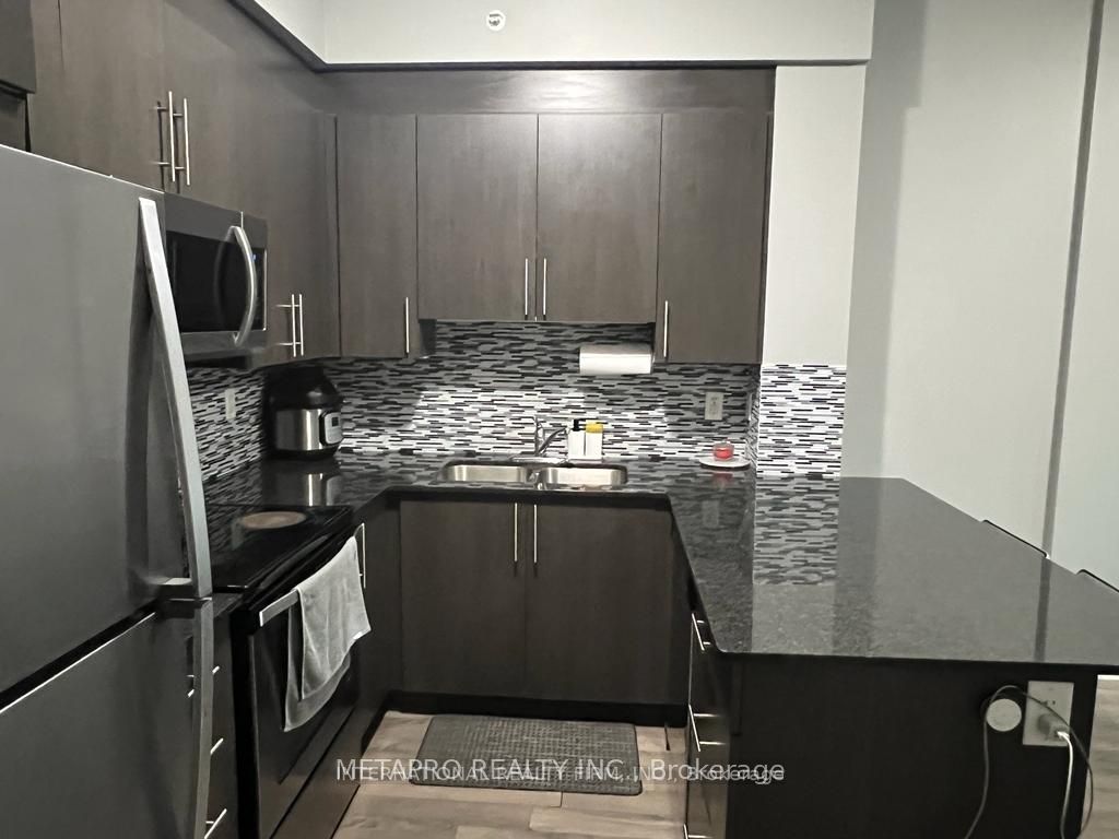 45 Yorkland Boulevard 201, Brampton, ON L6P 4B4 photo 3