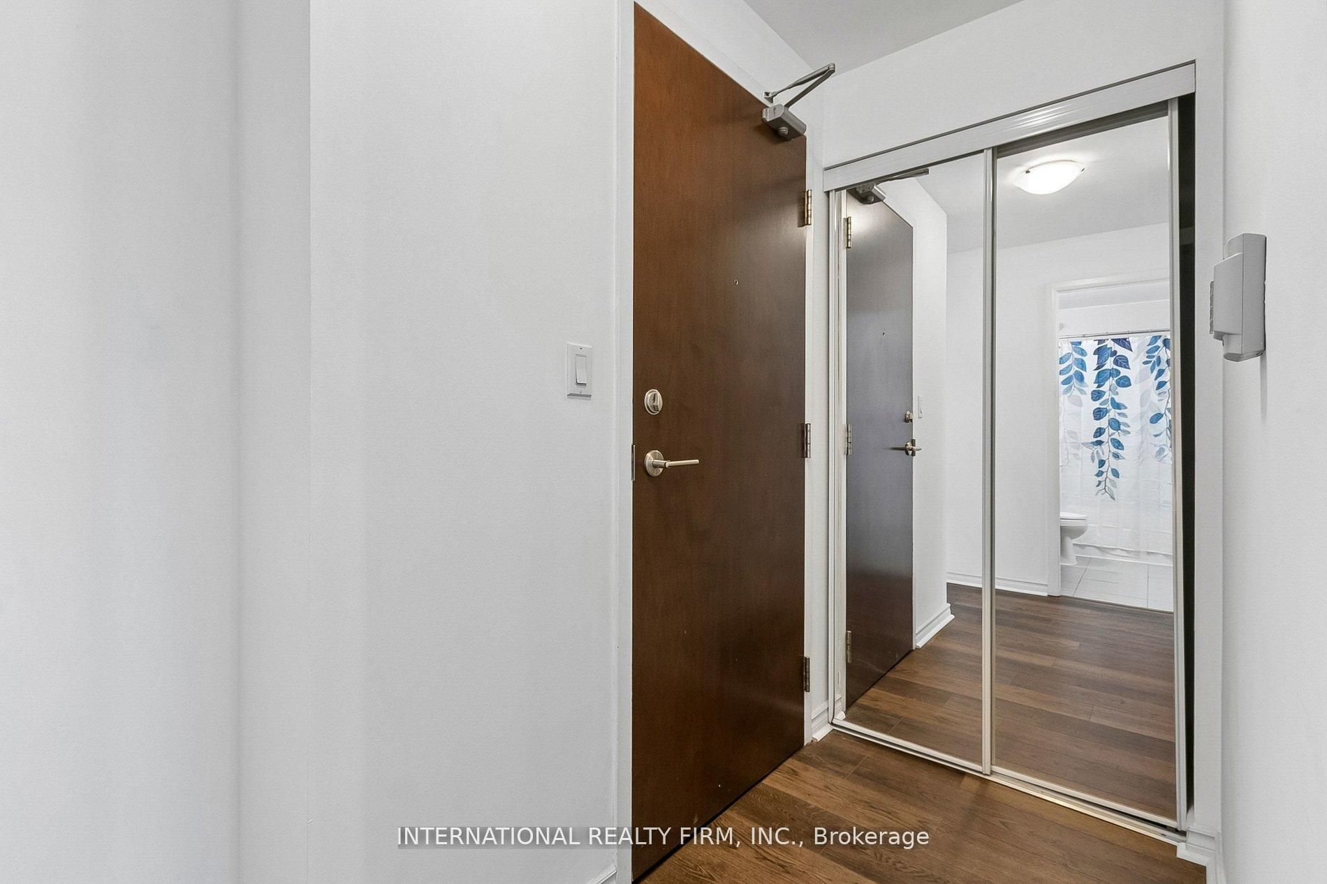 3391 Bloor Street W 1011, Toronto, ON M8X 1G3 photo 3