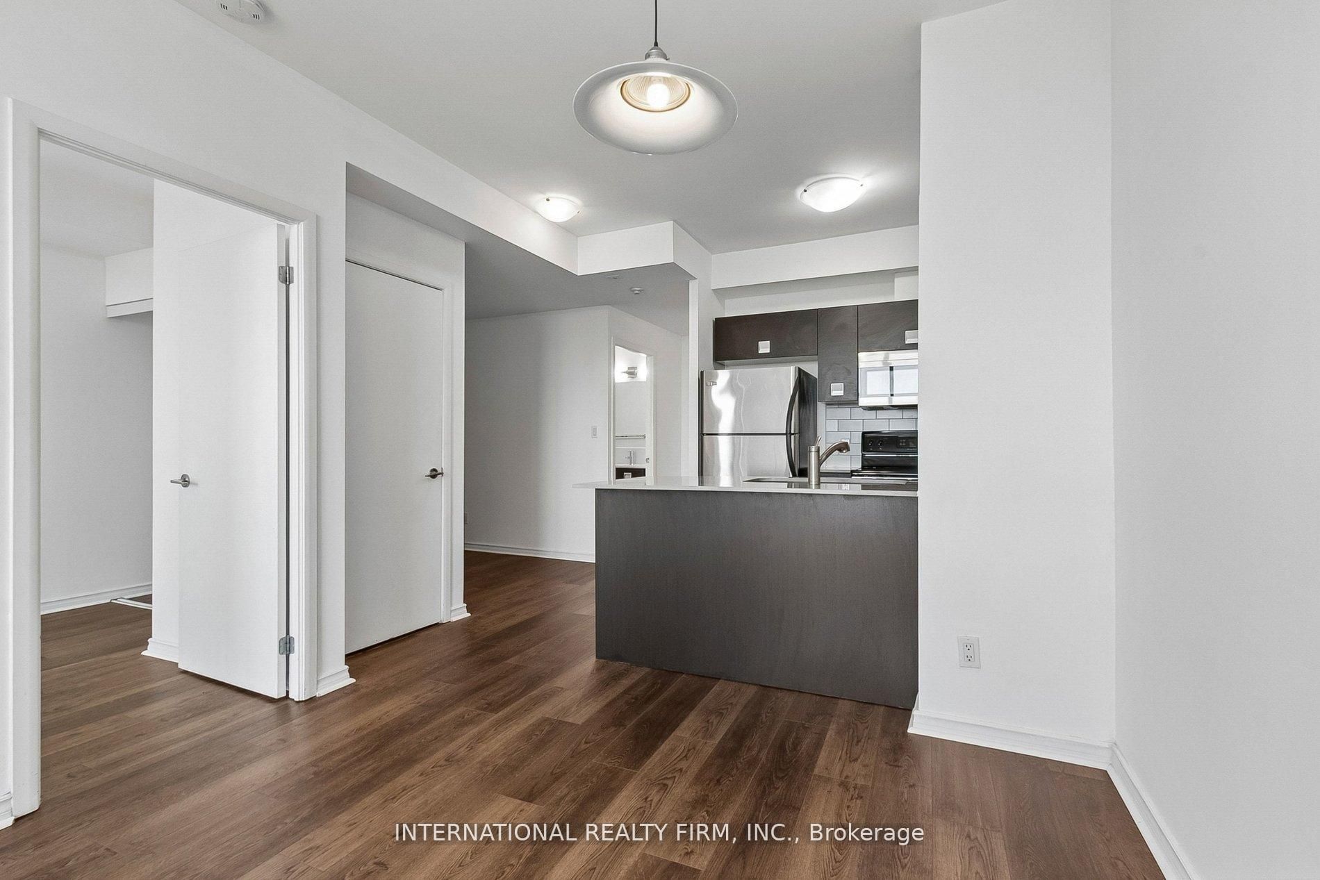 3391 Bloor Street W 1011, Toronto, ON M8X 1G3 photo 5