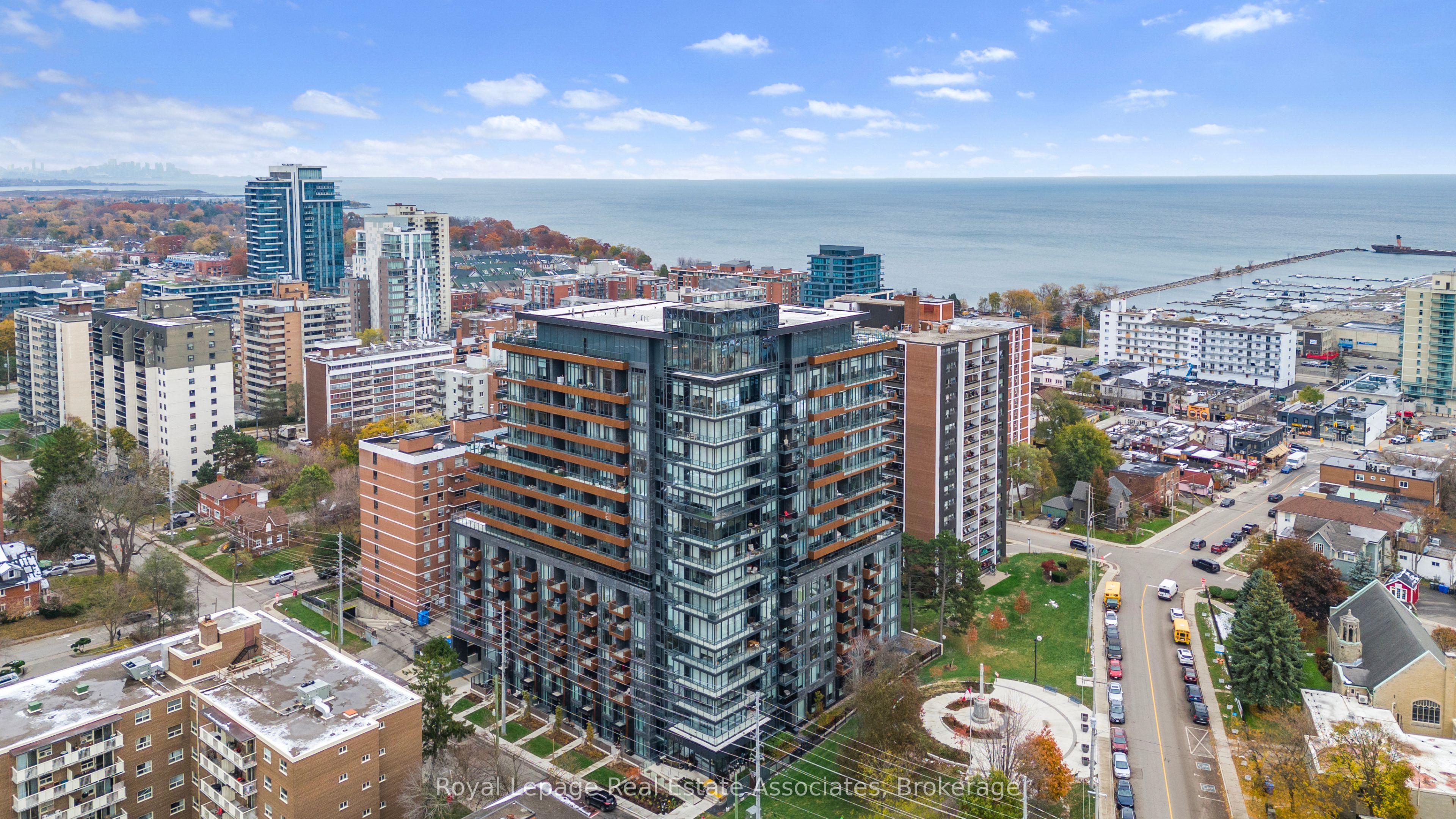 21 Park Street E 805, Mississauga, ON L5G 0C2 photo 2