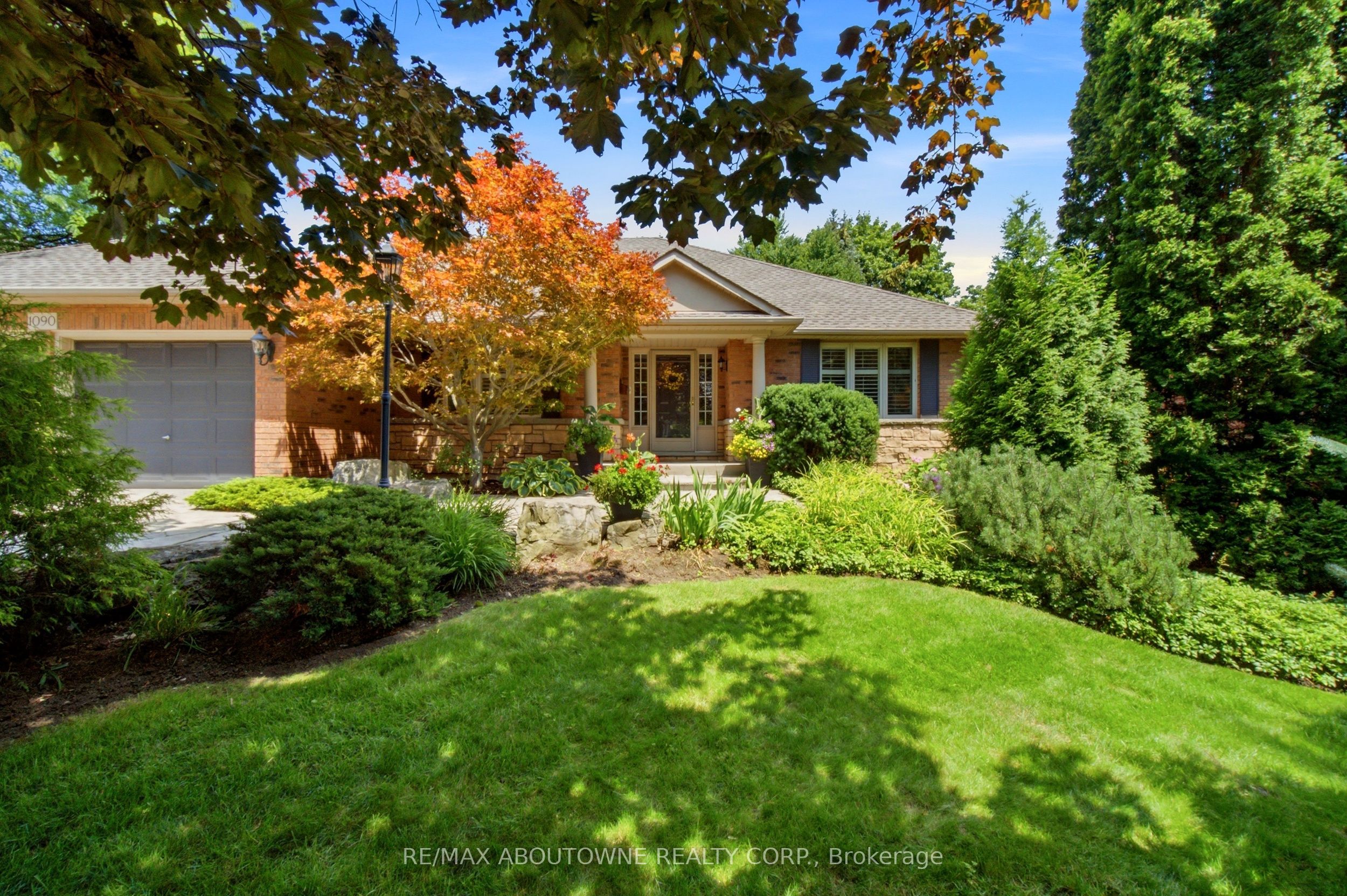 1090 Crofton Way, Burlington, ON L7P 4W8 photo 3