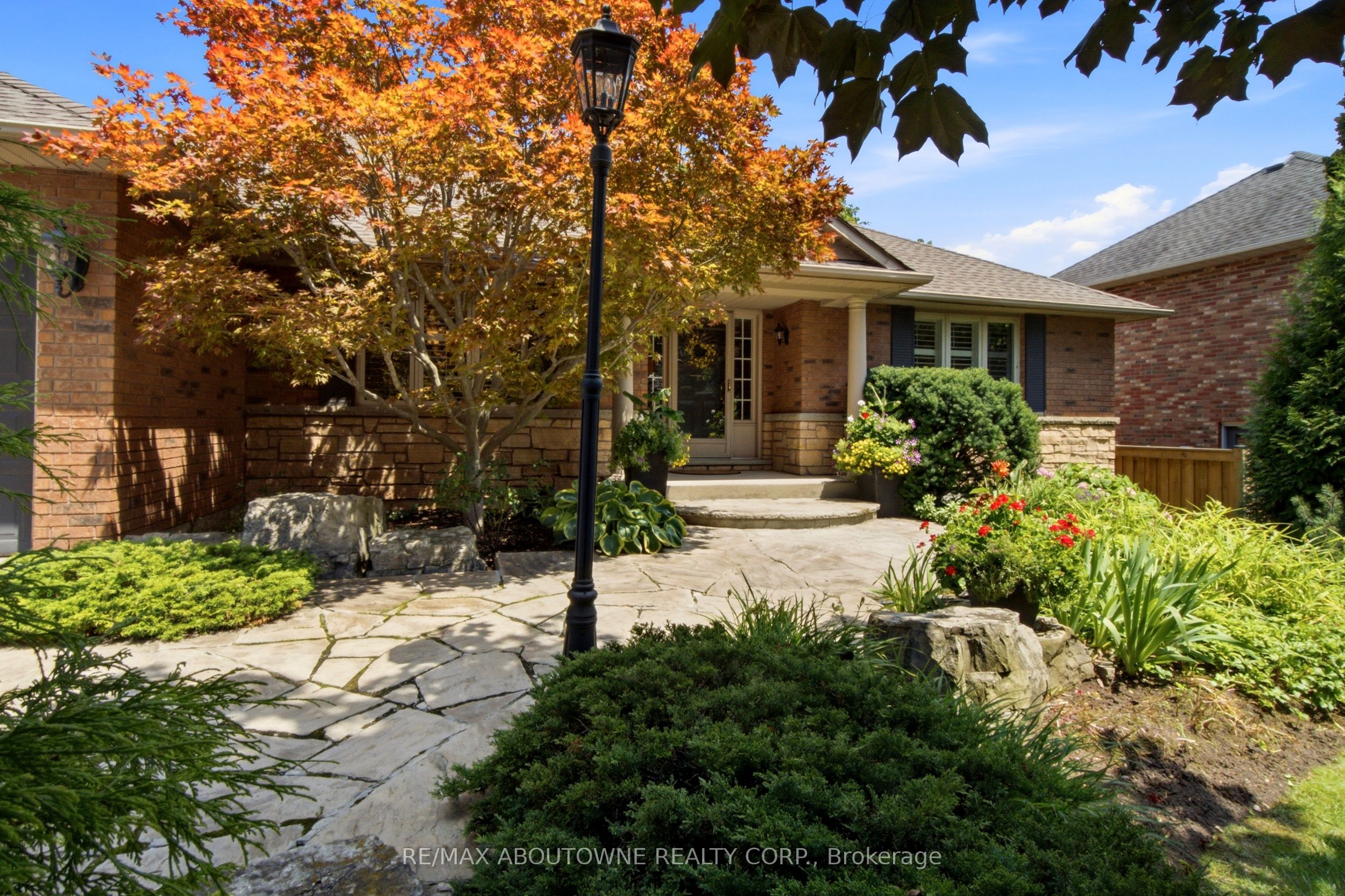 1090 Crofton Way, Burlington, ON L7P 4W8 photo 4