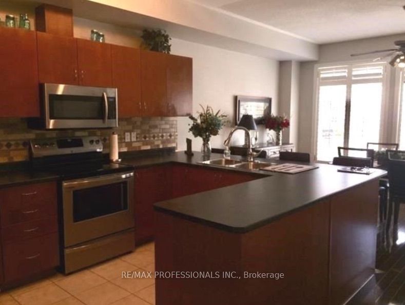 2351 Lakeshore Road W 3, Oakville, ON L6L 1H4 photo 4