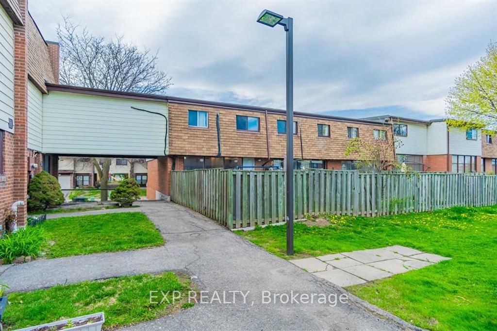 180 Mississauga Valley Boulevard 201, Mississauga, ON L5A 3M2 photo 3