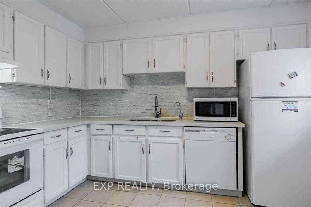 180 Mississauga Valley Boulevard 201, Mississauga, ON L5A 3M2 photo 5