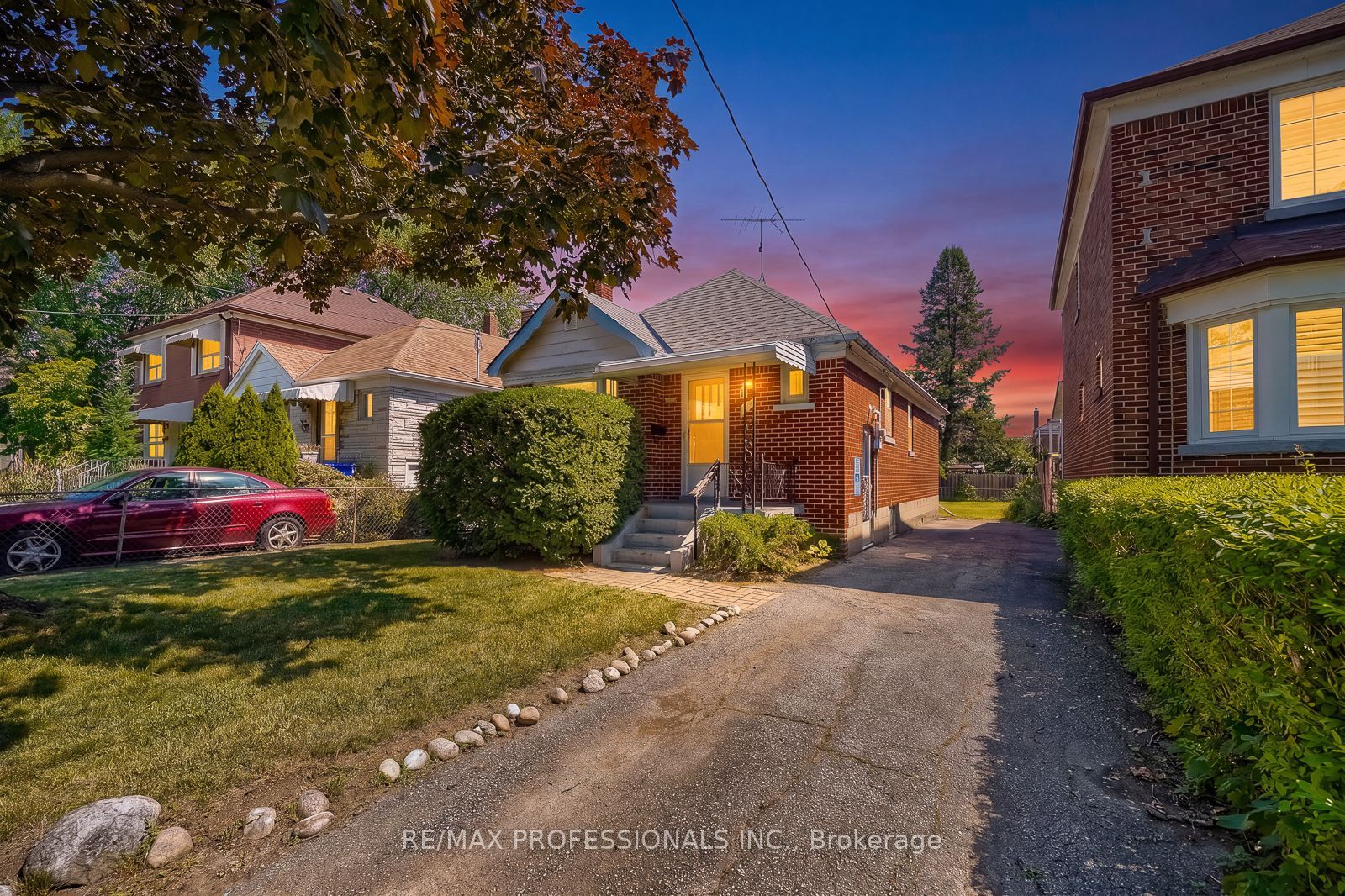 53 Twenty First Street, Toronto, ON M8V 3L8
