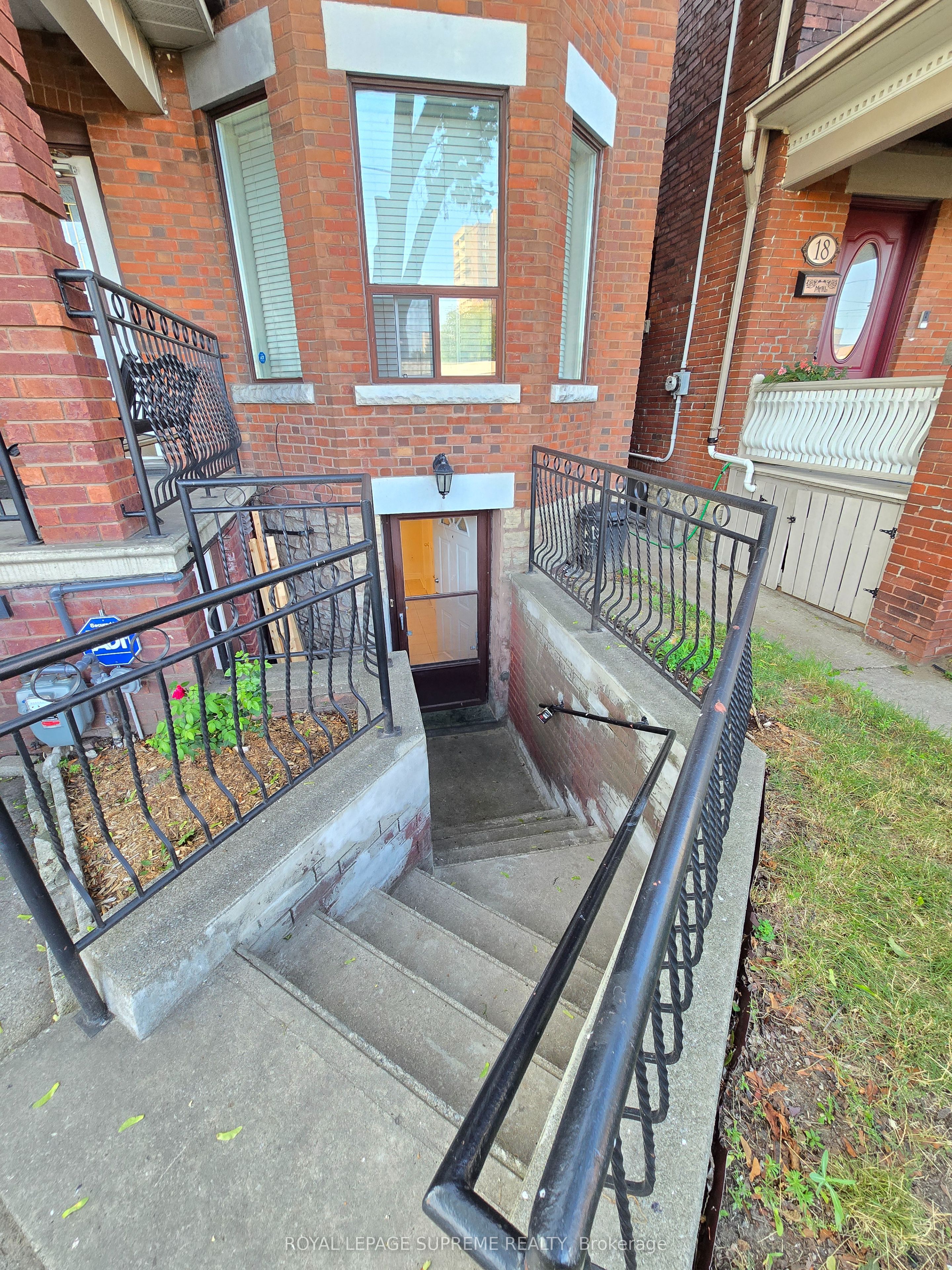 20 Edna Avenue Basement, Toronto, ON M6P 1B8 photo 2
