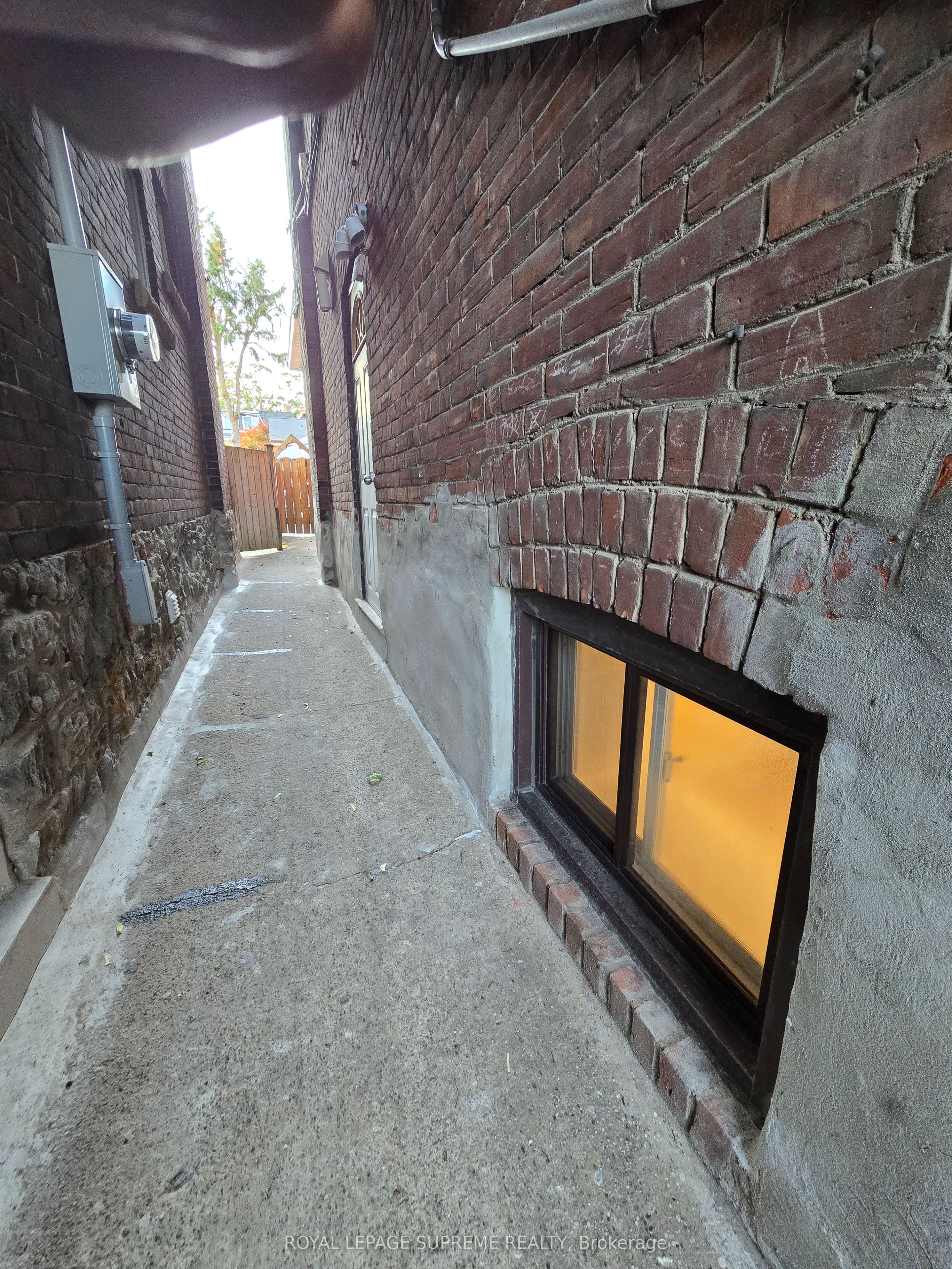 20 Edna Avenue Basement, Toronto, ON M6P 1B8 photo 3