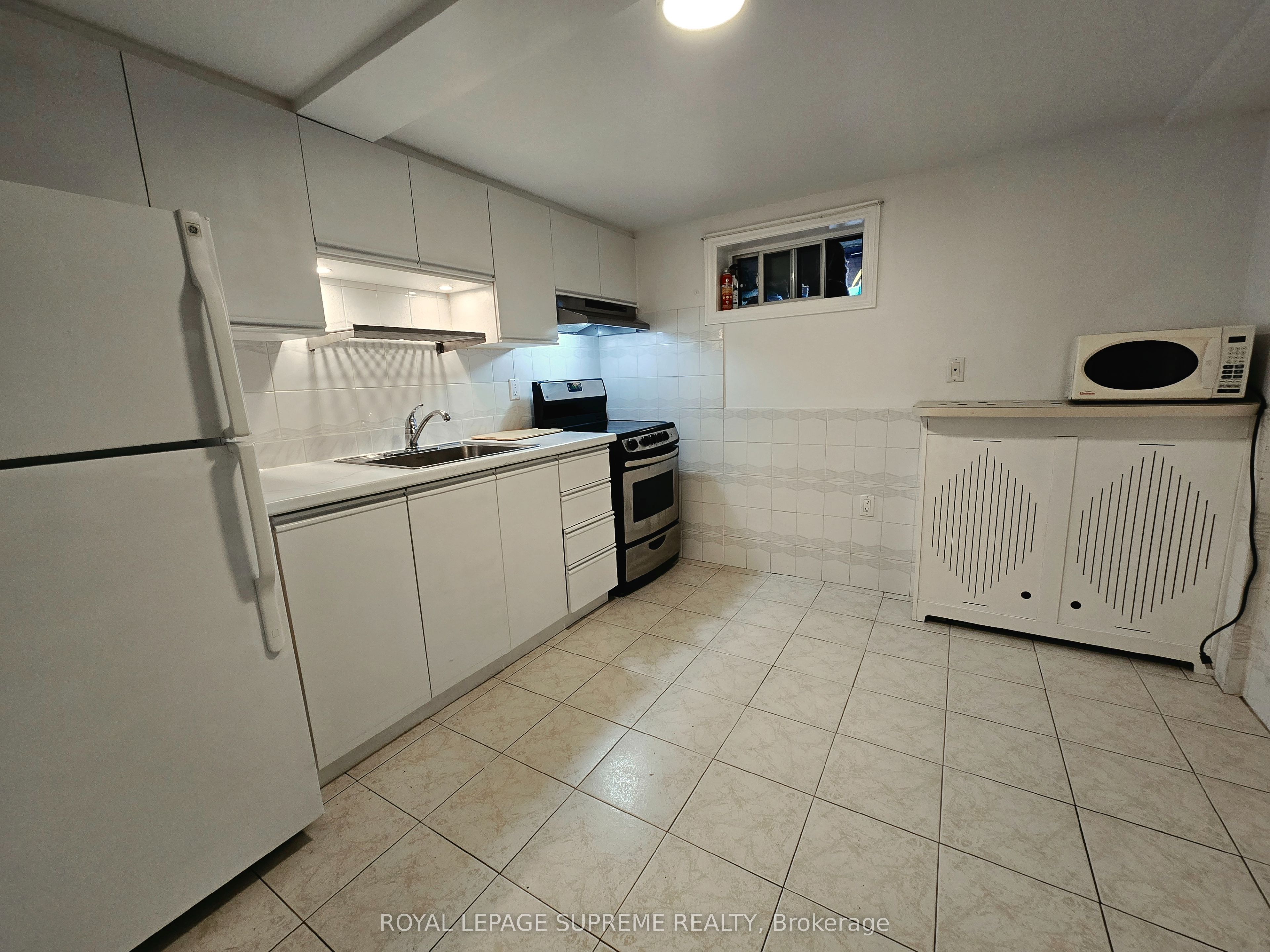 20 Edna Avenue Basement, Toronto, ON M6P 1B8 photo 4
