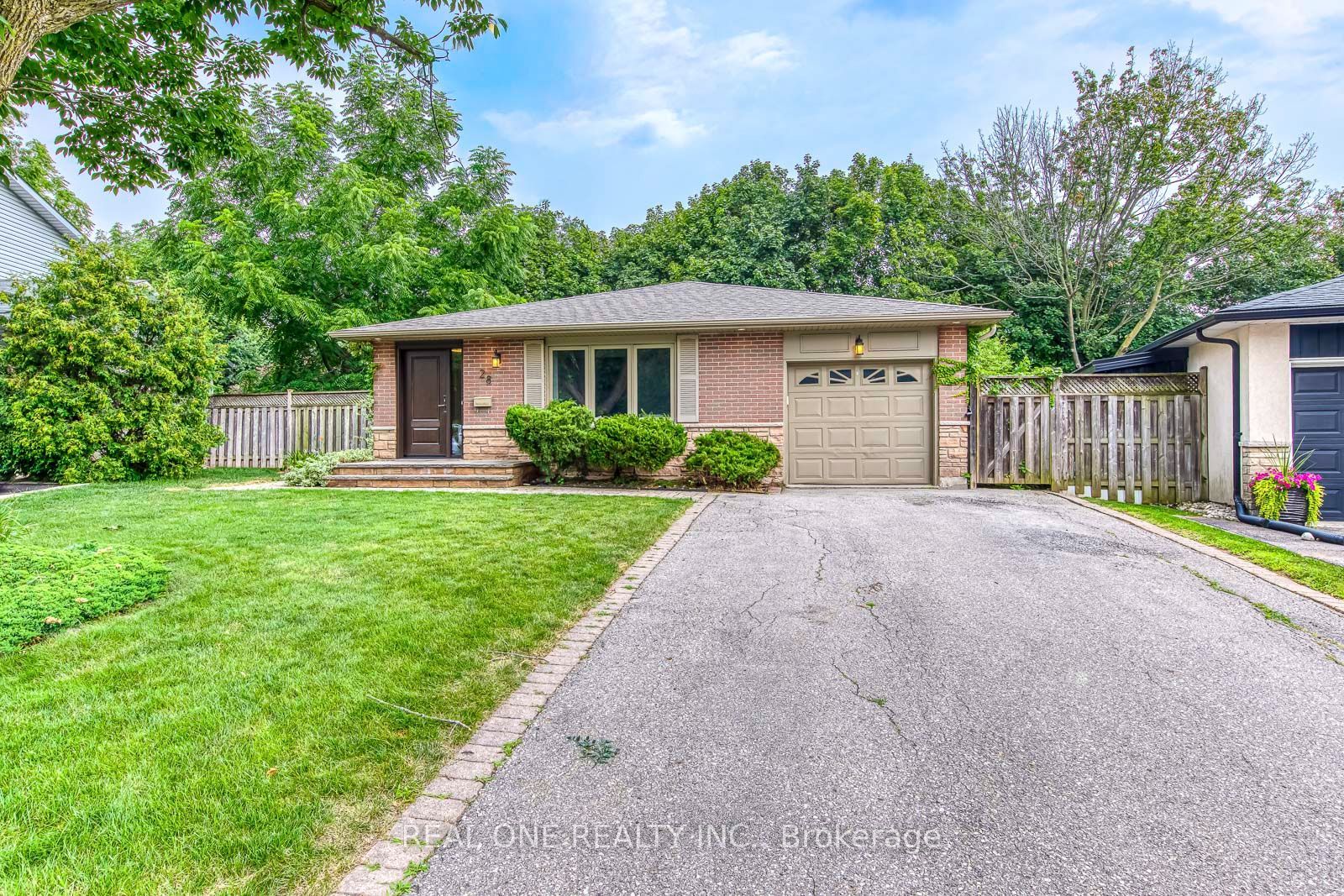 28 Osborne Crescent, Oakville, ON L6H 1G1 photo 4