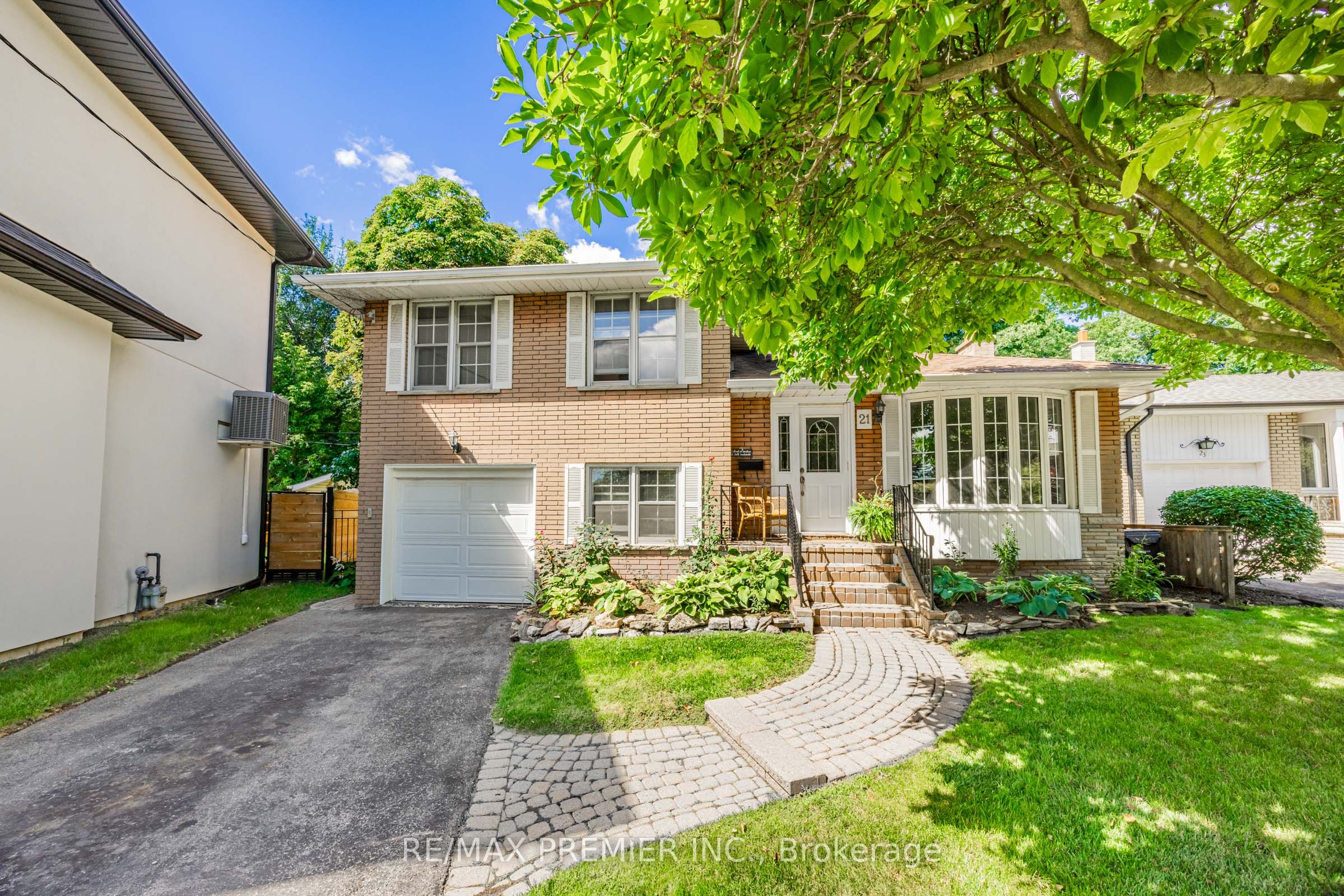 21 Halbadier Place, Toronto, ON M9B 2H4 photo 3