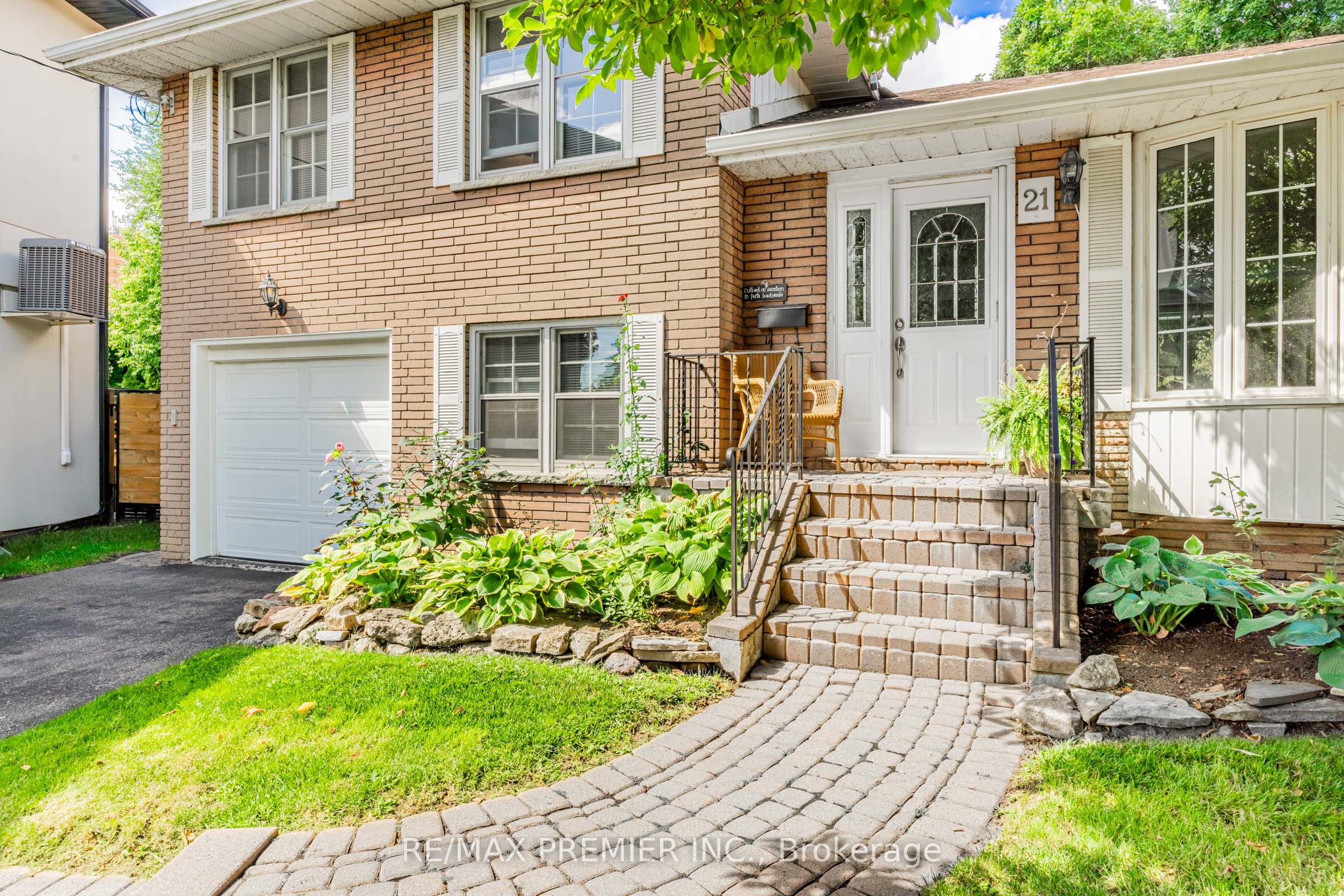 21 Halbadier Place, Toronto, ON M9B 2H4 photo 5