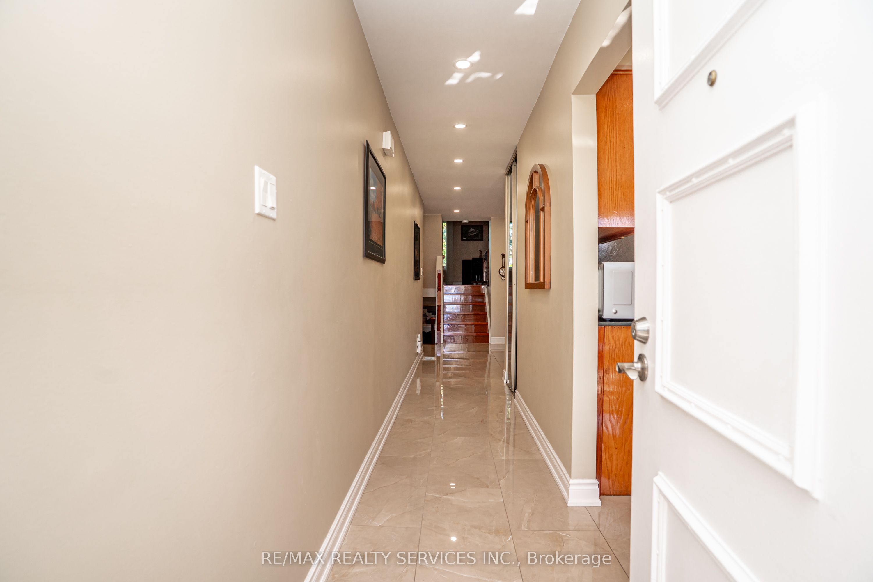 32 Winterfold Drive, Brampton, ON L6V 3T2 photo 4