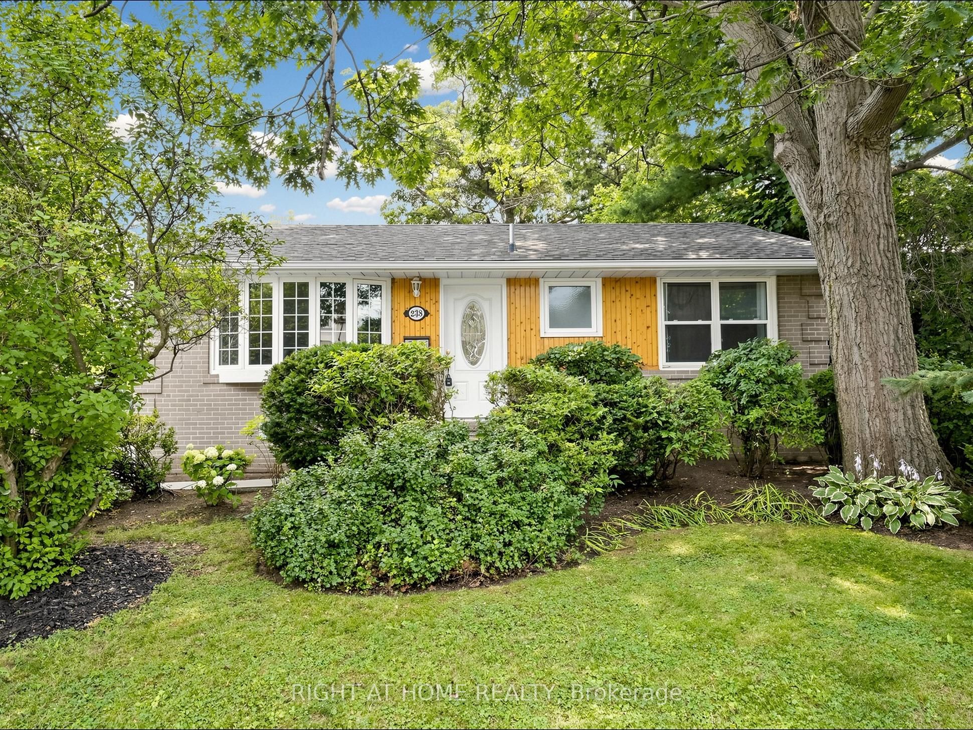 238 Troy Street, Mississauga, ON L5G 1S7 photo 2