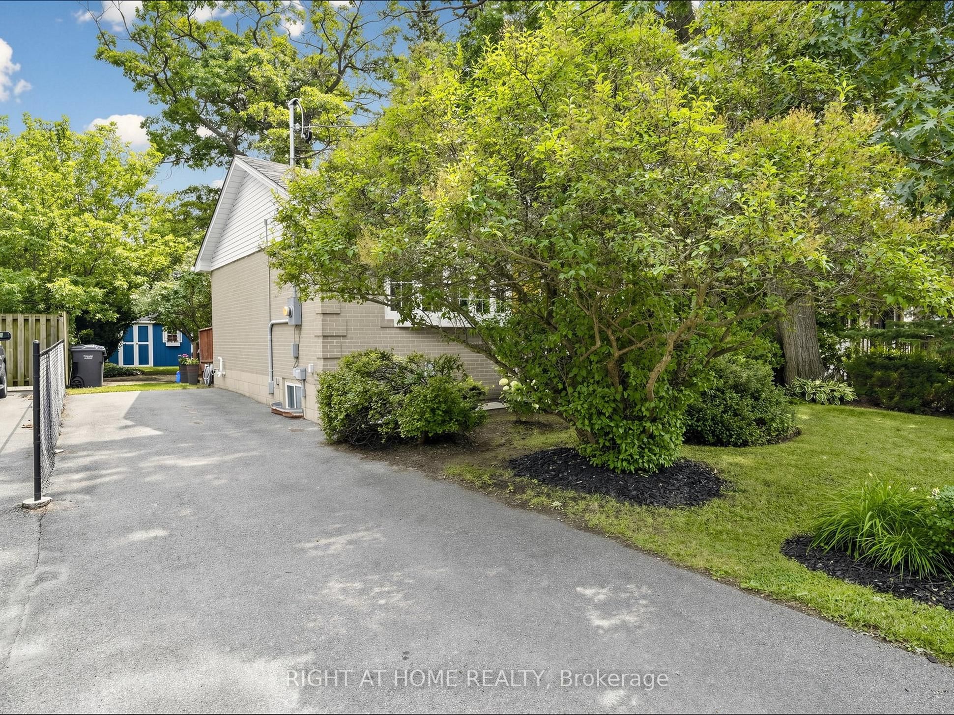 238 Troy Street, Mississauga, ON L5G 1S7 photo 3